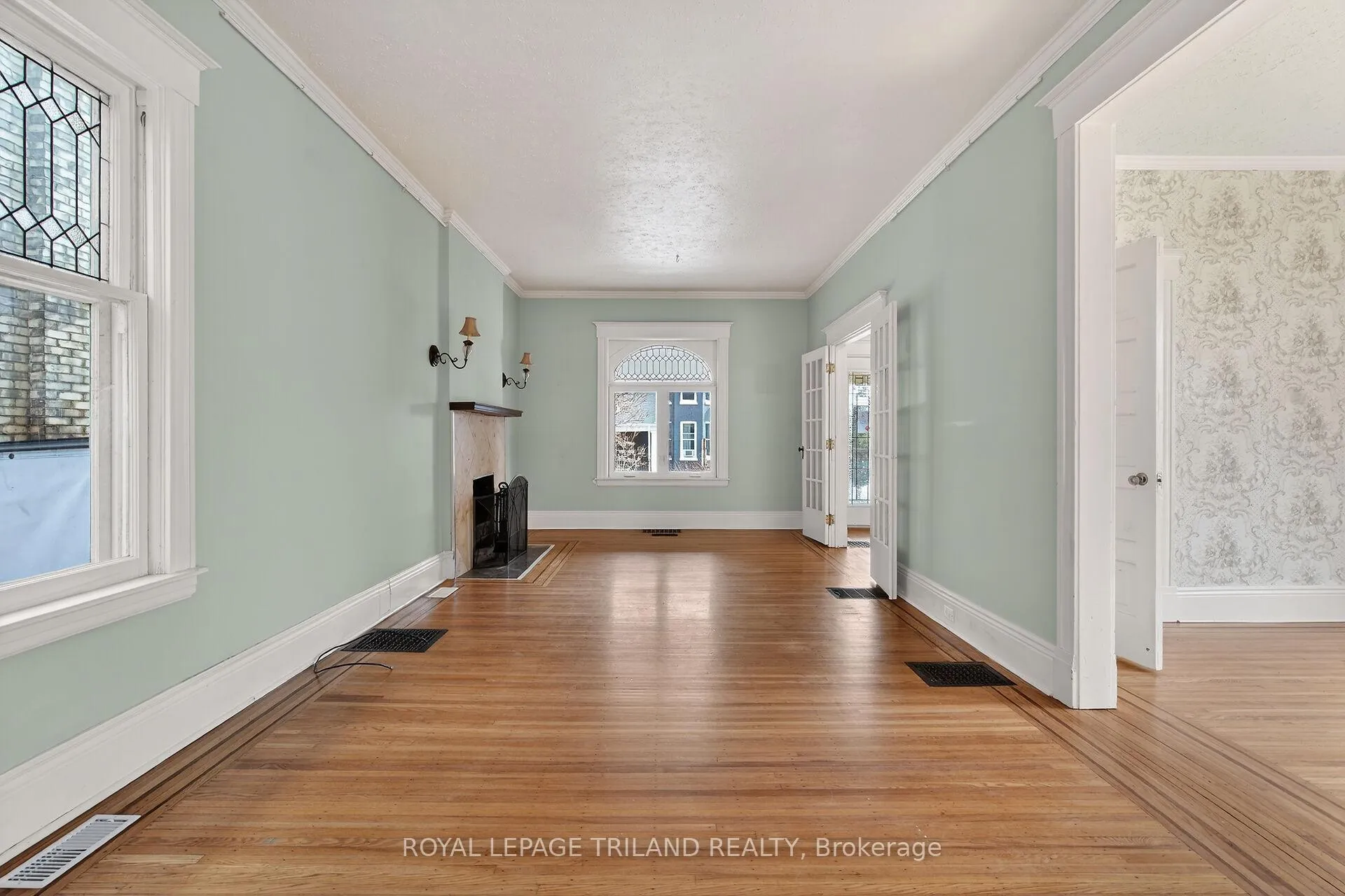 Photo 5 of 40 Metcalfe Street, St. Thomas — HOMEH