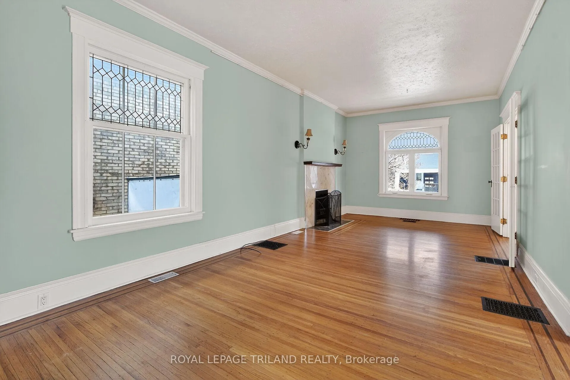 Photo 6 of 40 Metcalfe Street, St. Thomas — HOMEH