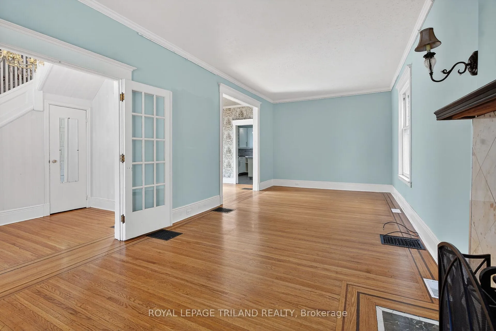 Photo 7 of 40 Metcalfe Street, St. Thomas — HOMEH