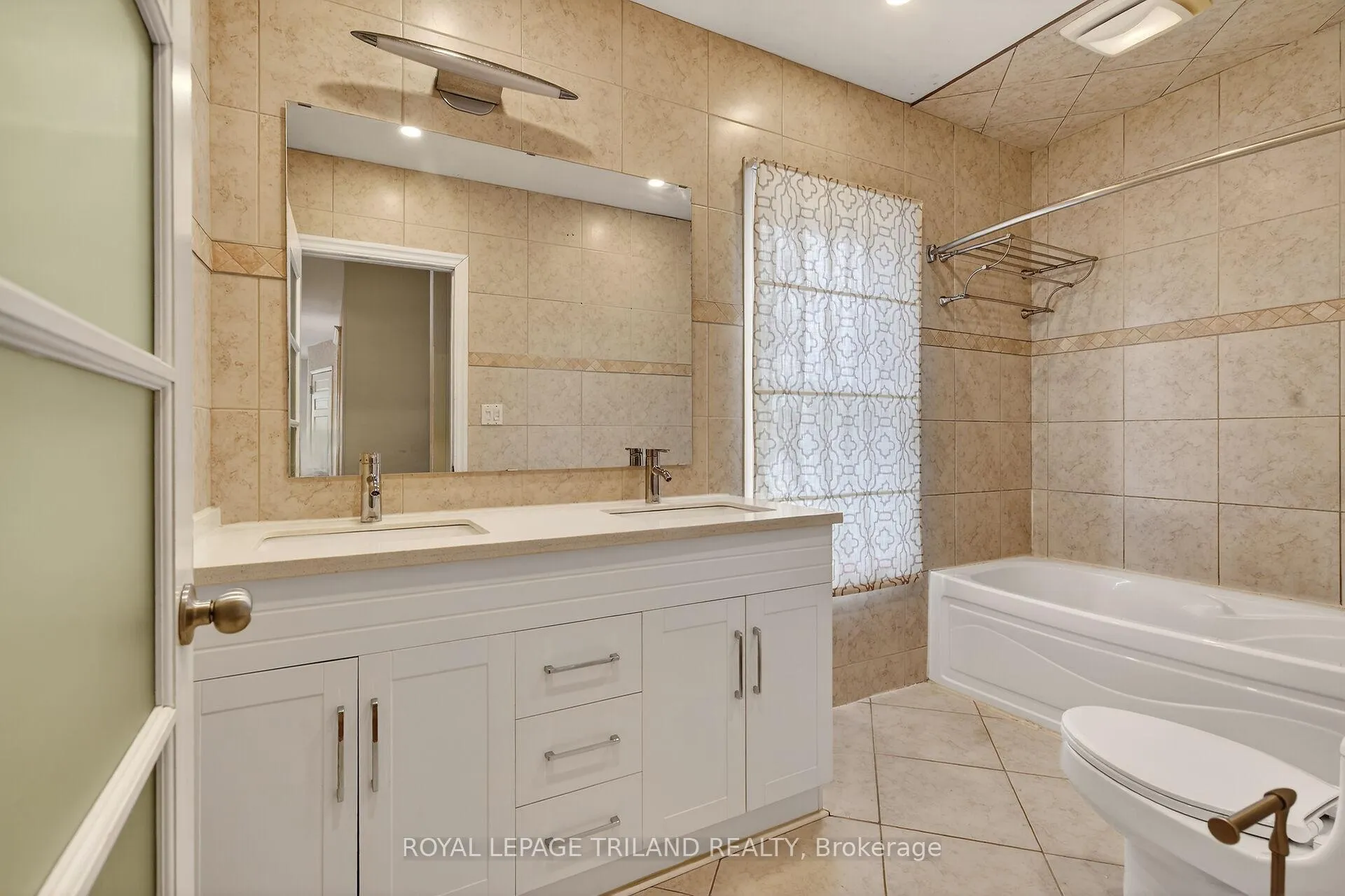Photo 23 of 40 Metcalfe Street, St. Thomas — HOMEH