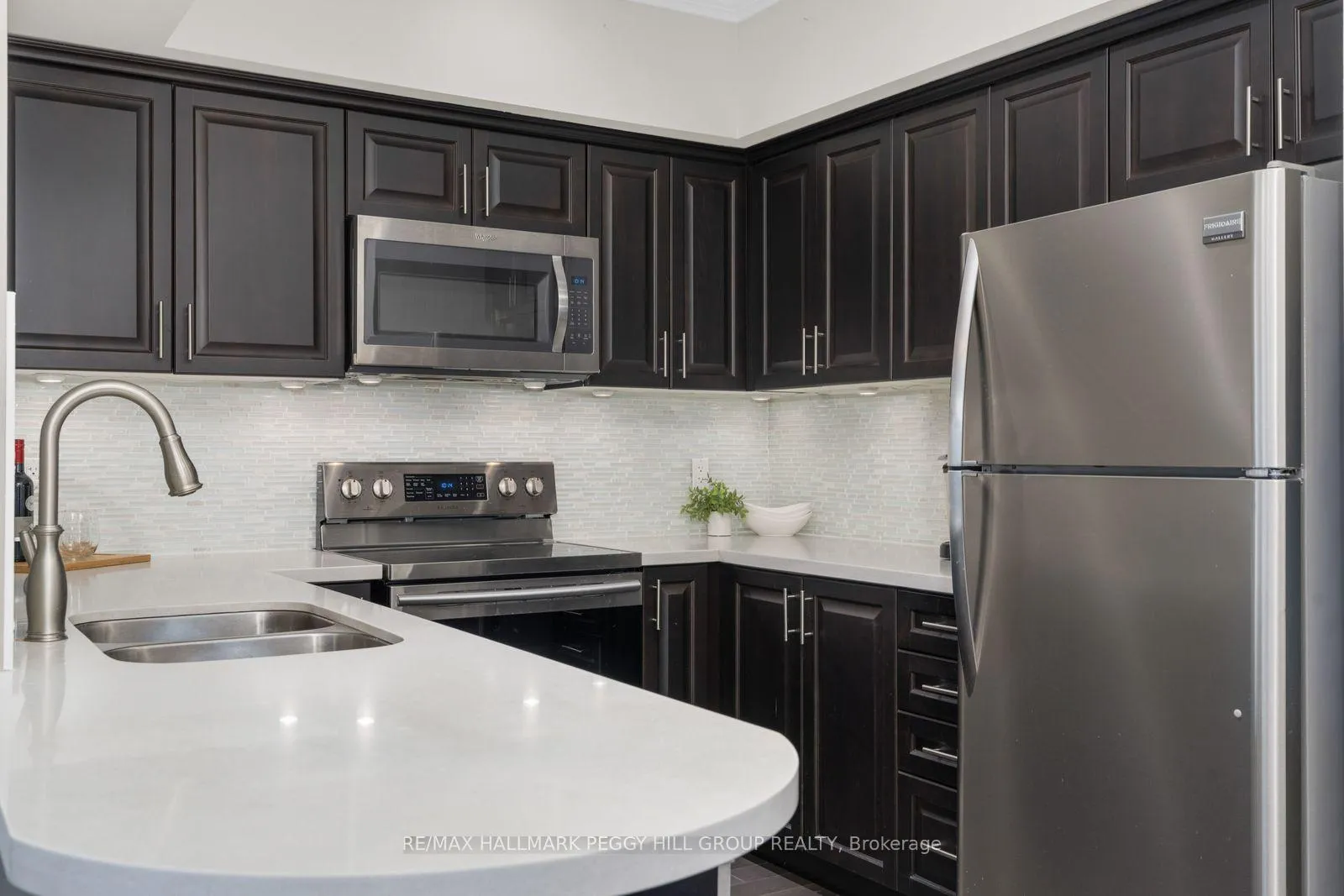 Photo 4 of Unit 407, 306 Essa Road, Barrie, 400 West — HOMEH