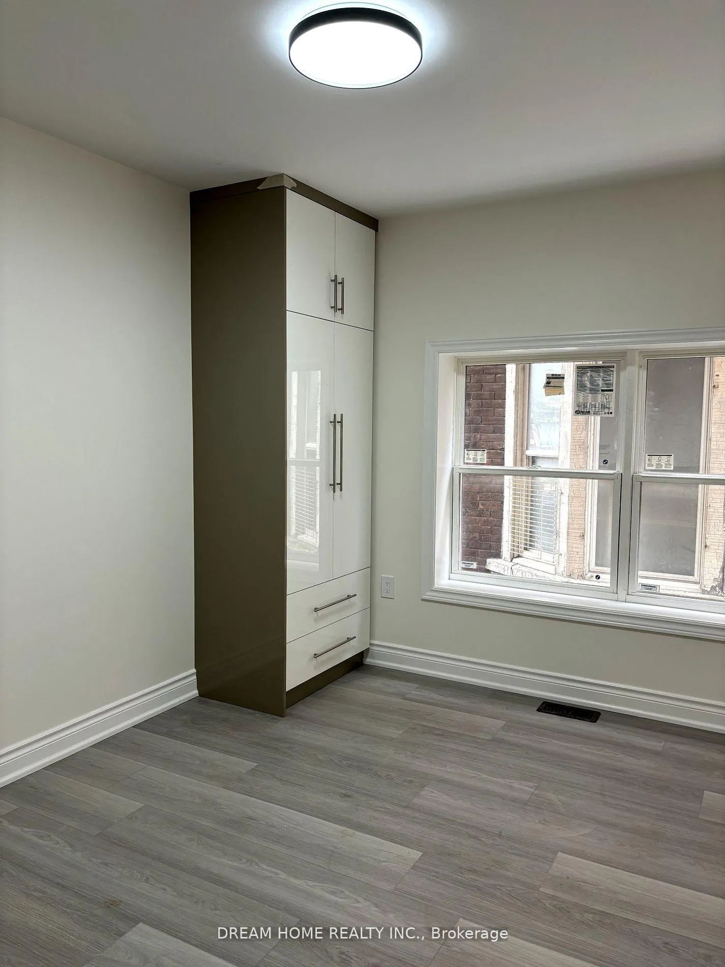 Photo 4 of Unit 102, 643 Bathurst Street, Toronto, Kensington-Chinatown — HOMEH