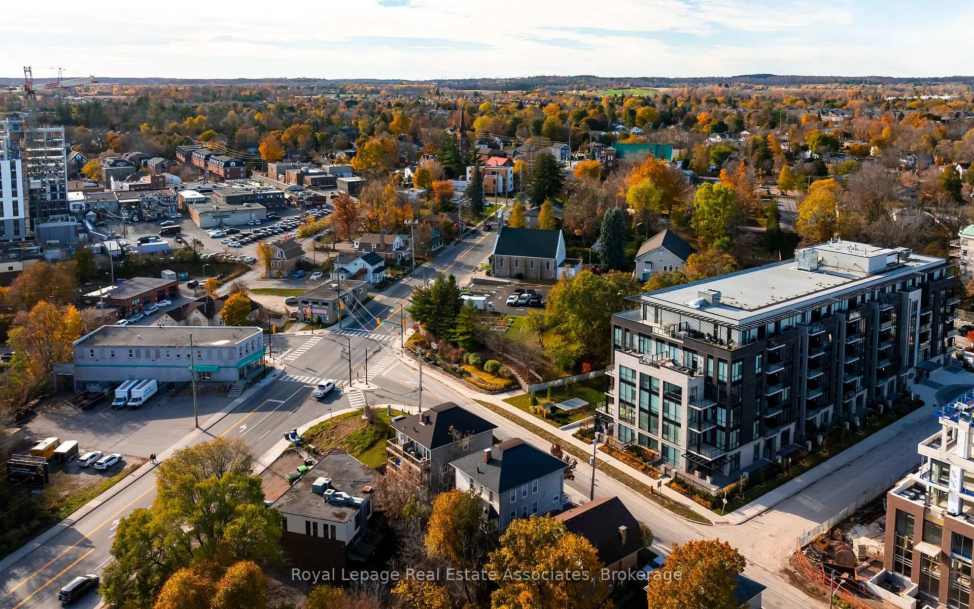 Photo 3 of Unit 209, 42 Mill Street, Halton Hills, Georgetown — HOMEH