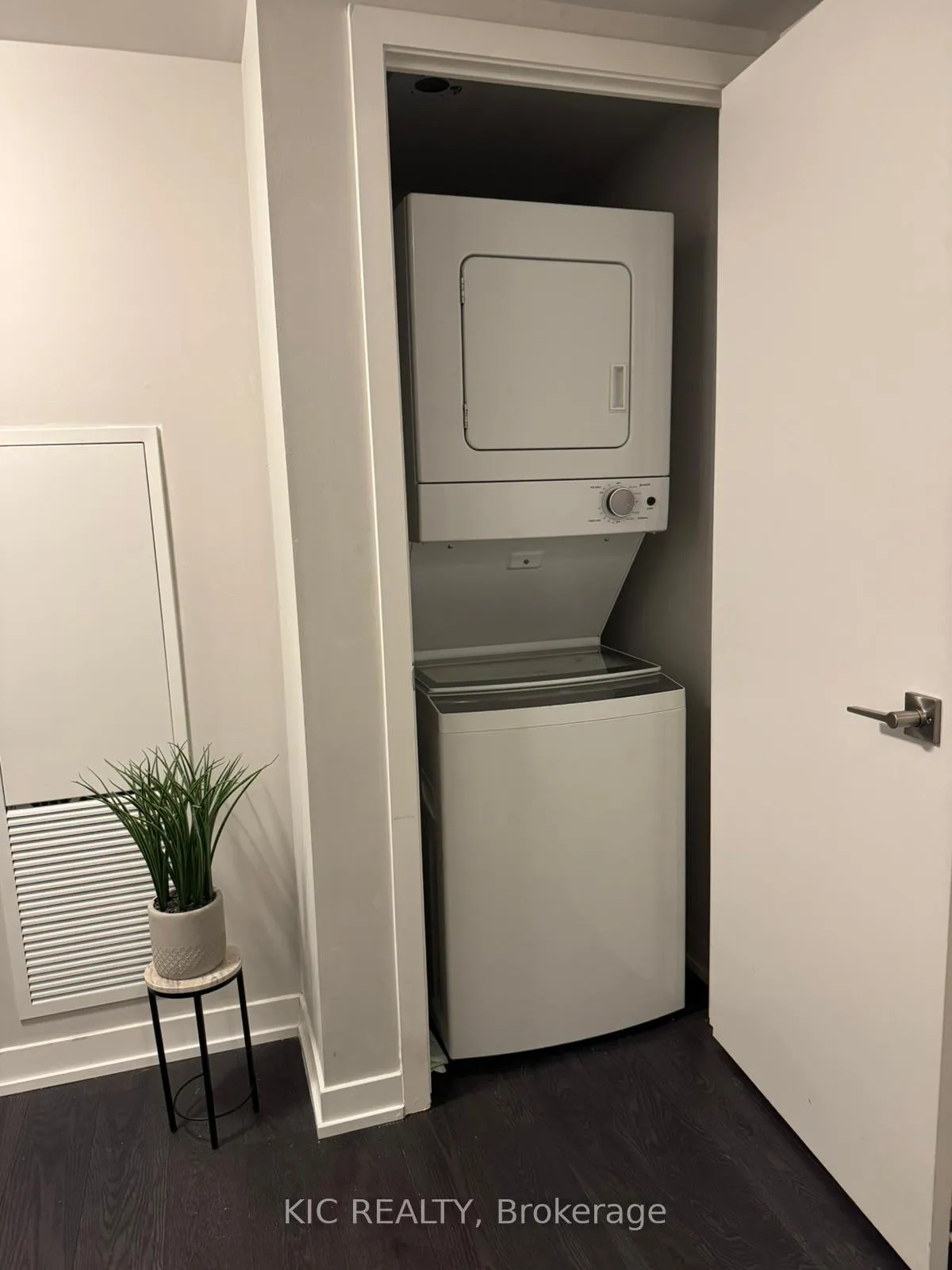 Photo 17 of Unit 221, 1401 O'Connor Drive, Toronto, O'Connor-Parkview — HOMEH