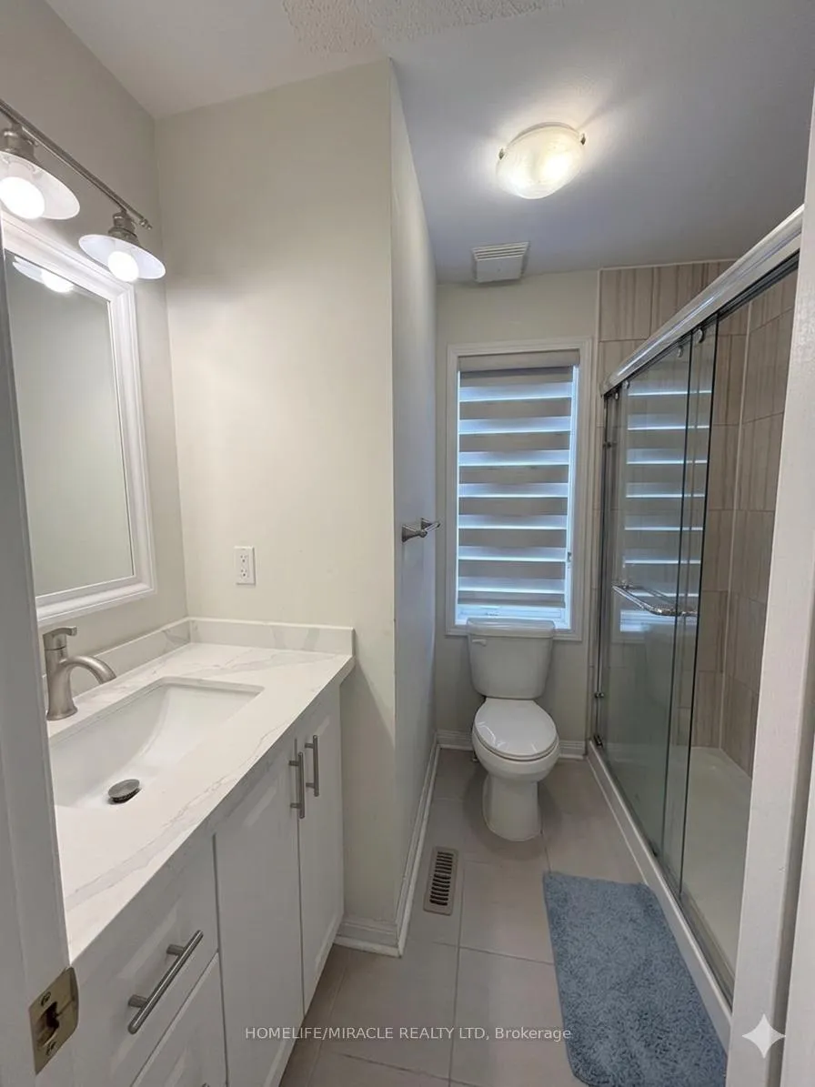 Photo 5 of 49 Ponymeadow Way, Brampton, Credit Valley — HOMEH