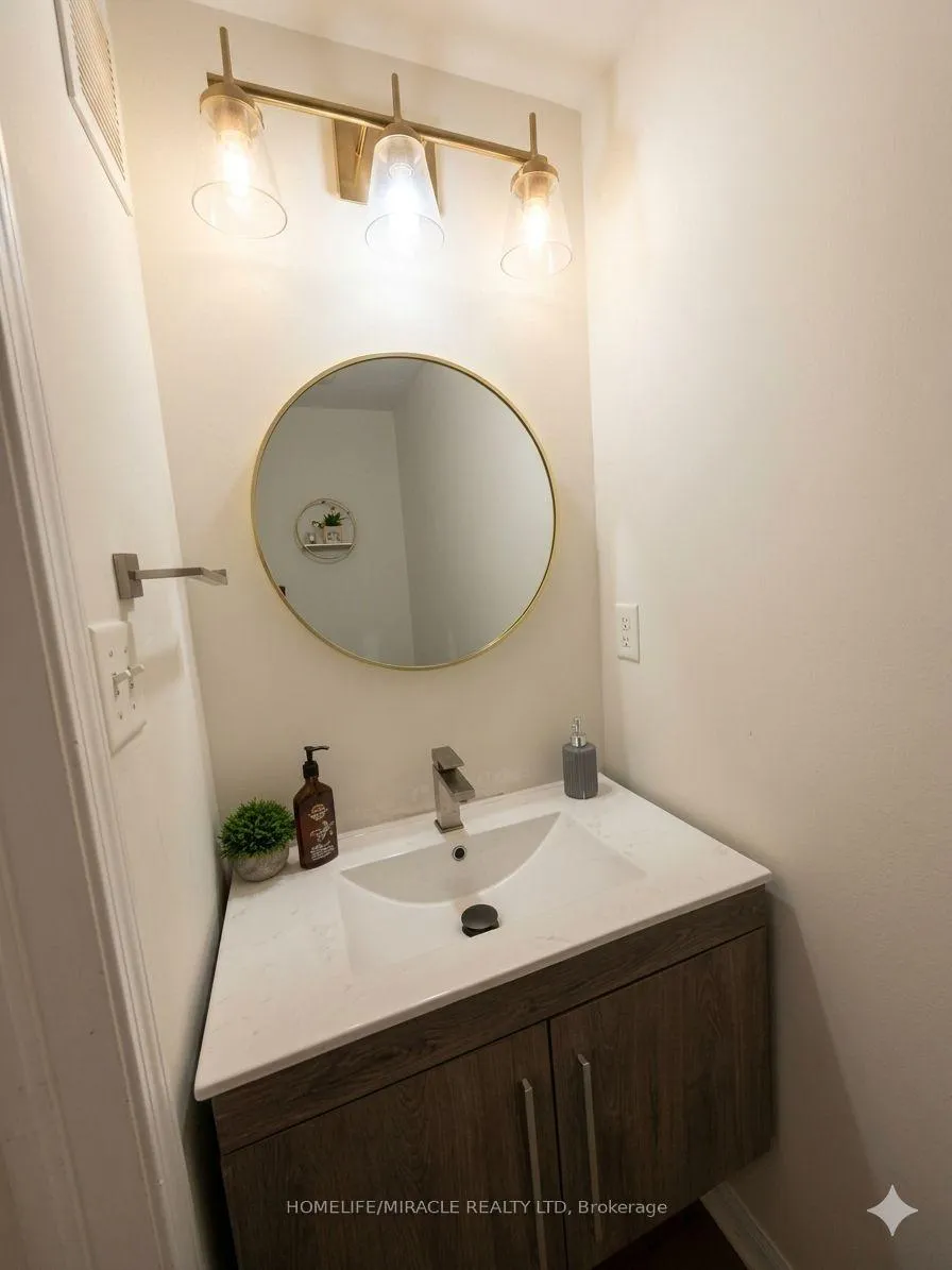 Photo 13 of 49 Ponymeadow Way, Brampton, Credit Valley — HOMEH