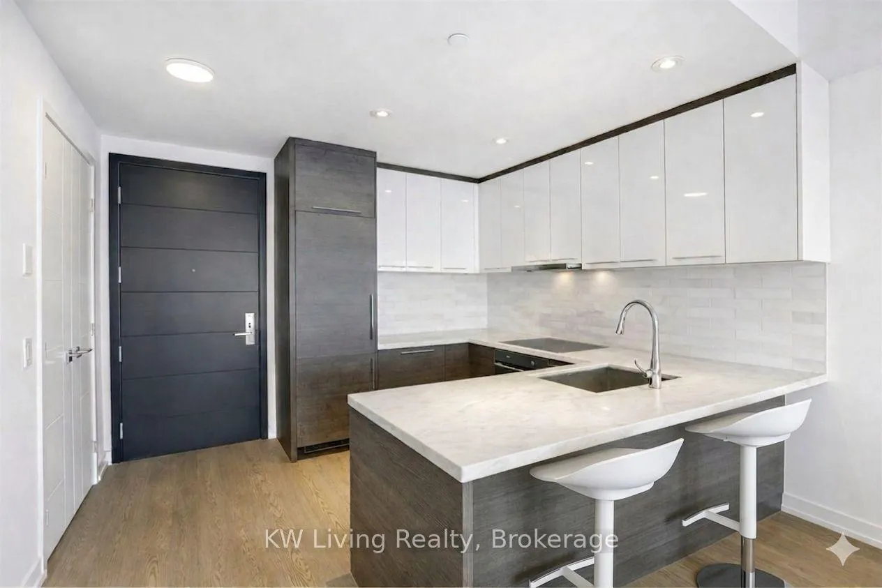 Photo 3 of Unit 4415, 488 University Avenue, Toronto, University — HOMEH