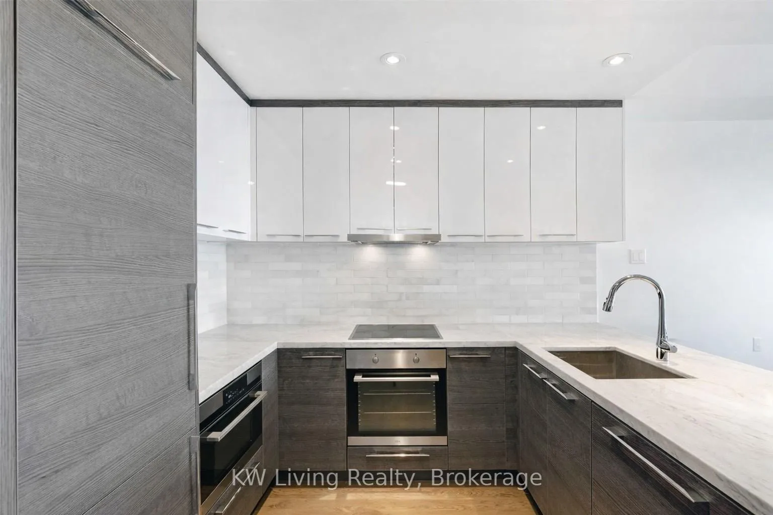 Photo 5 of Unit 4415, 488 University Avenue, Toronto, University — HOMEH