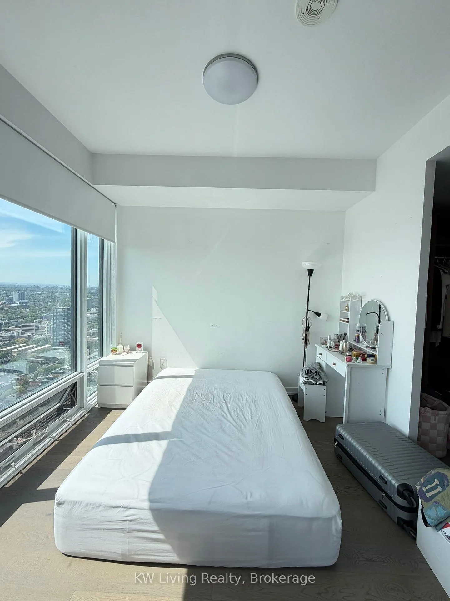 Photo 6 of Unit 4415, 488 University Avenue, Toronto, University — HOMEH