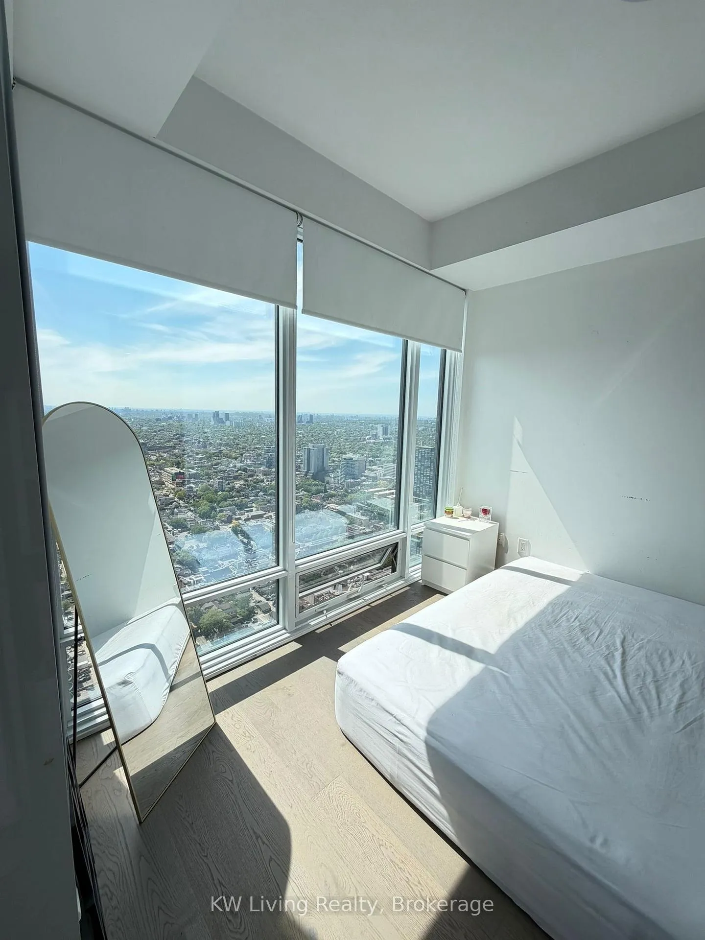 Photo 7 of Unit 4415, 488 University Avenue, Toronto, University — HOMEH