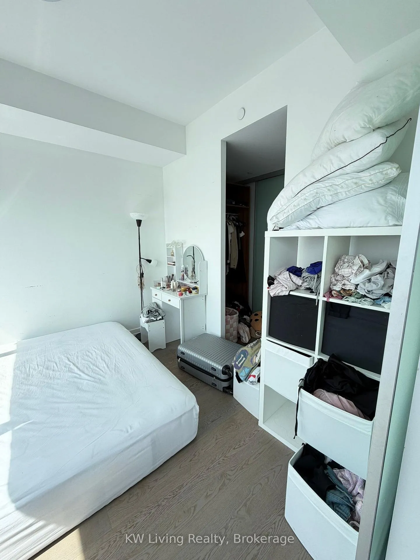 Photo 9 of Unit 4415, 488 University Avenue, Toronto, University — HOMEH