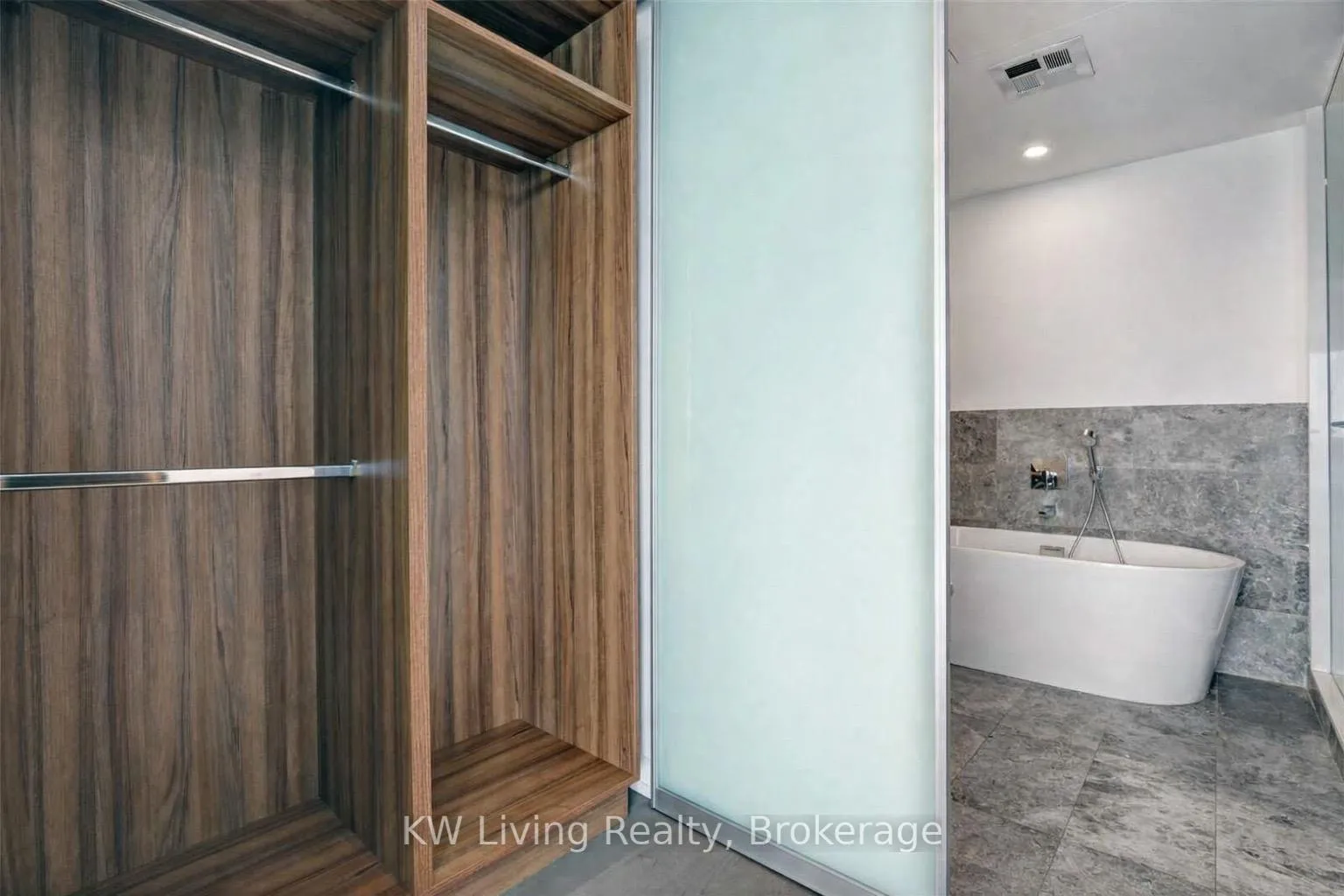 Photo 10 of Unit 4415, 488 University Avenue, Toronto, University — HOMEH