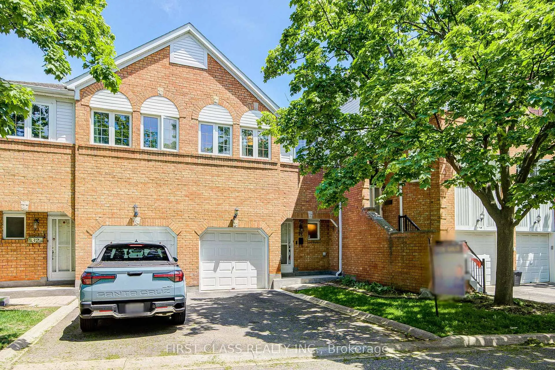 Front of Unit 33, 4605 Donegal Drive