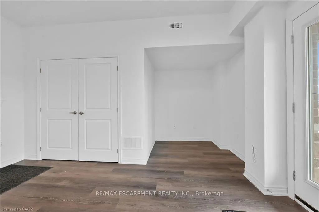 Photo 32 of Unit 35, 120 Court Drive, Brant, Paris — HOMEH