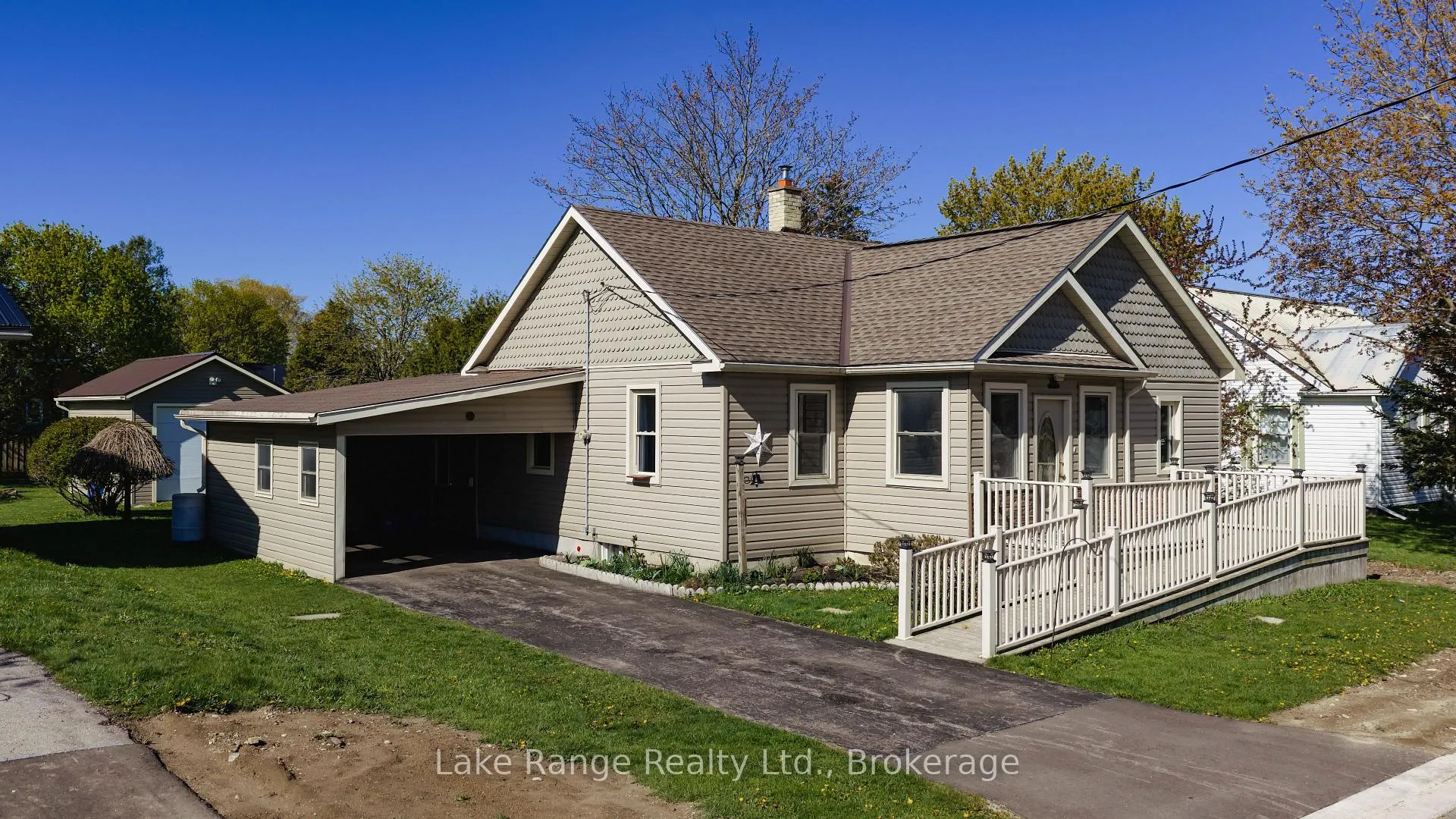 Photo 2 of 524 Gough Street, Huron-Kinloss, Lucknow — HOMEH