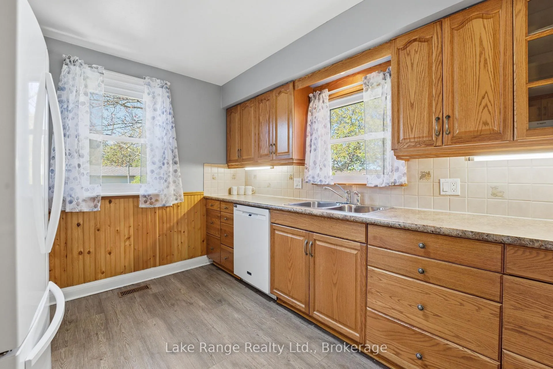 Photo 5 of 524 Gough Street, Huron-Kinloss, Lucknow — HOMEH
