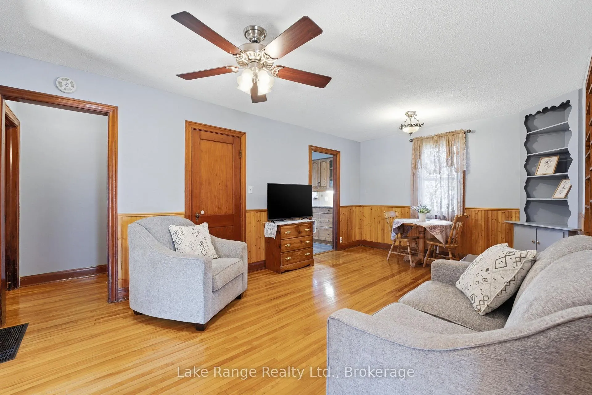 Photo 6 of 524 Gough Street, Huron-Kinloss, Lucknow — HOMEH