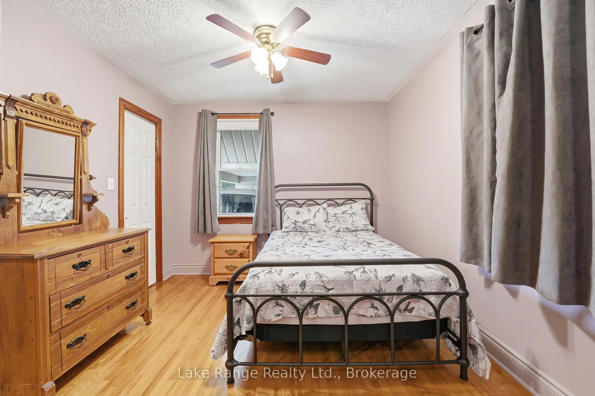 Photo 8 of 524 Gough Street, Huron-Kinloss, Lucknow — HOMEH