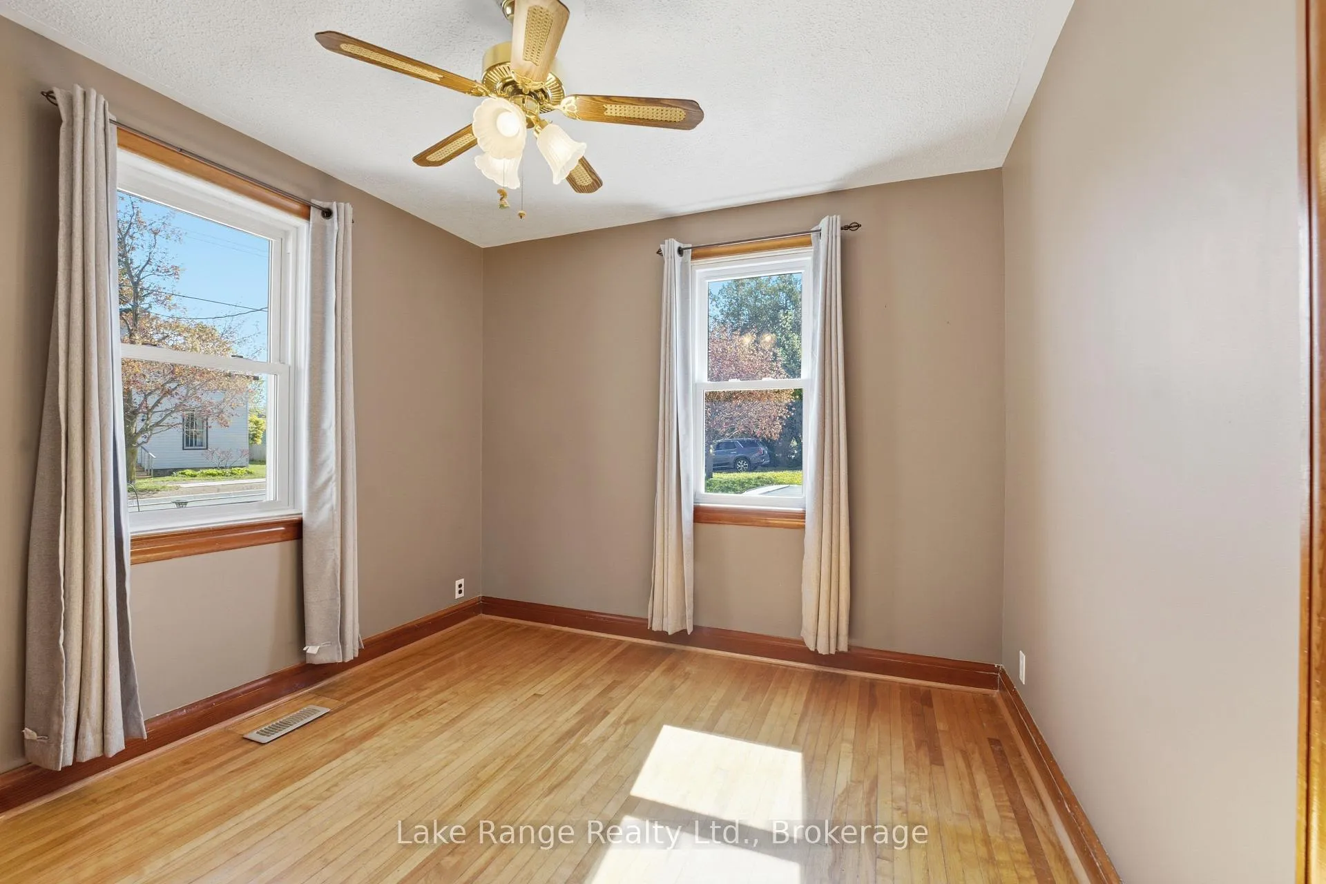 Photo 9 of 524 Gough Street, Huron-Kinloss, Lucknow — HOMEH