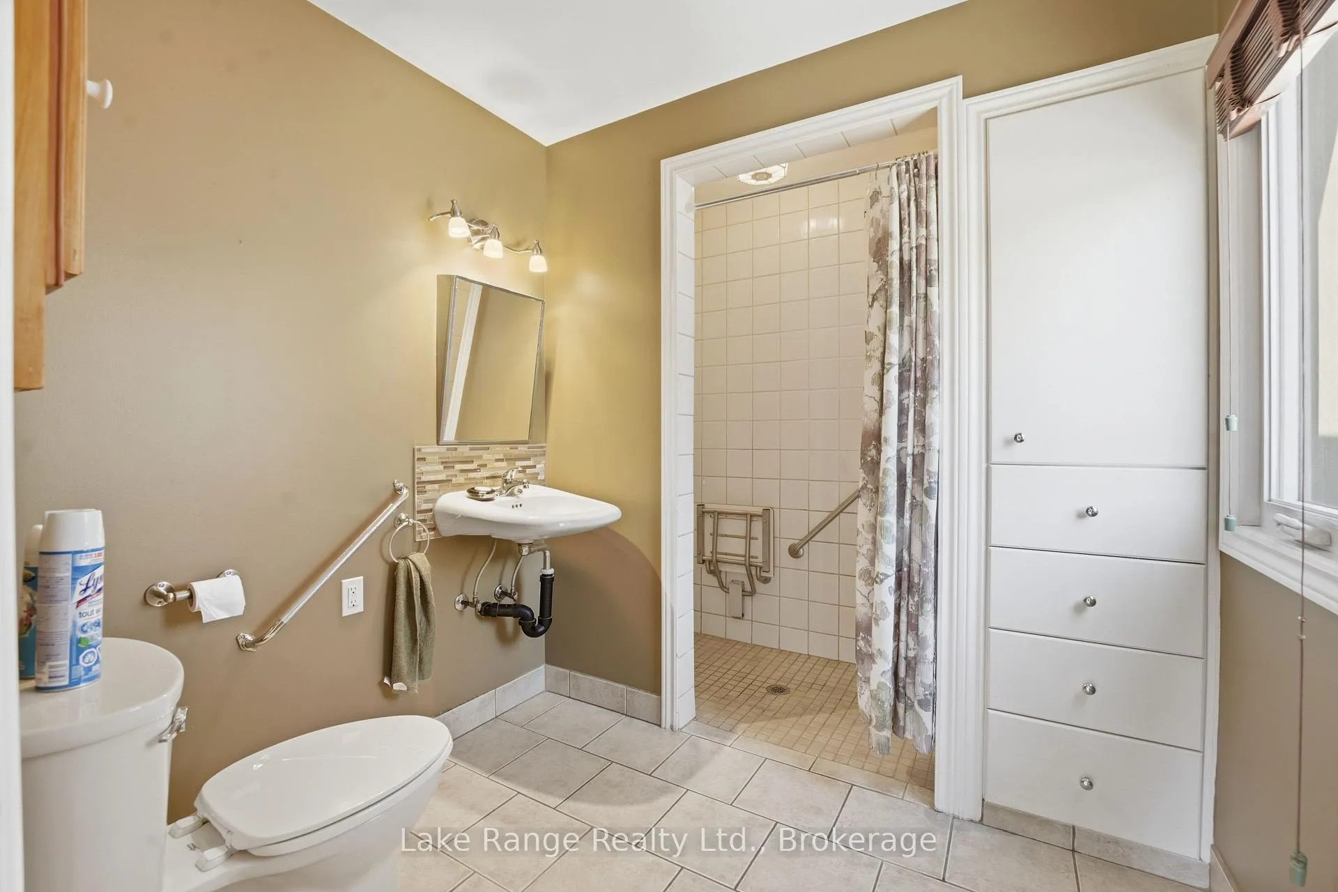 Photo 10 of 524 Gough Street, Huron-Kinloss, Lucknow — HOMEH