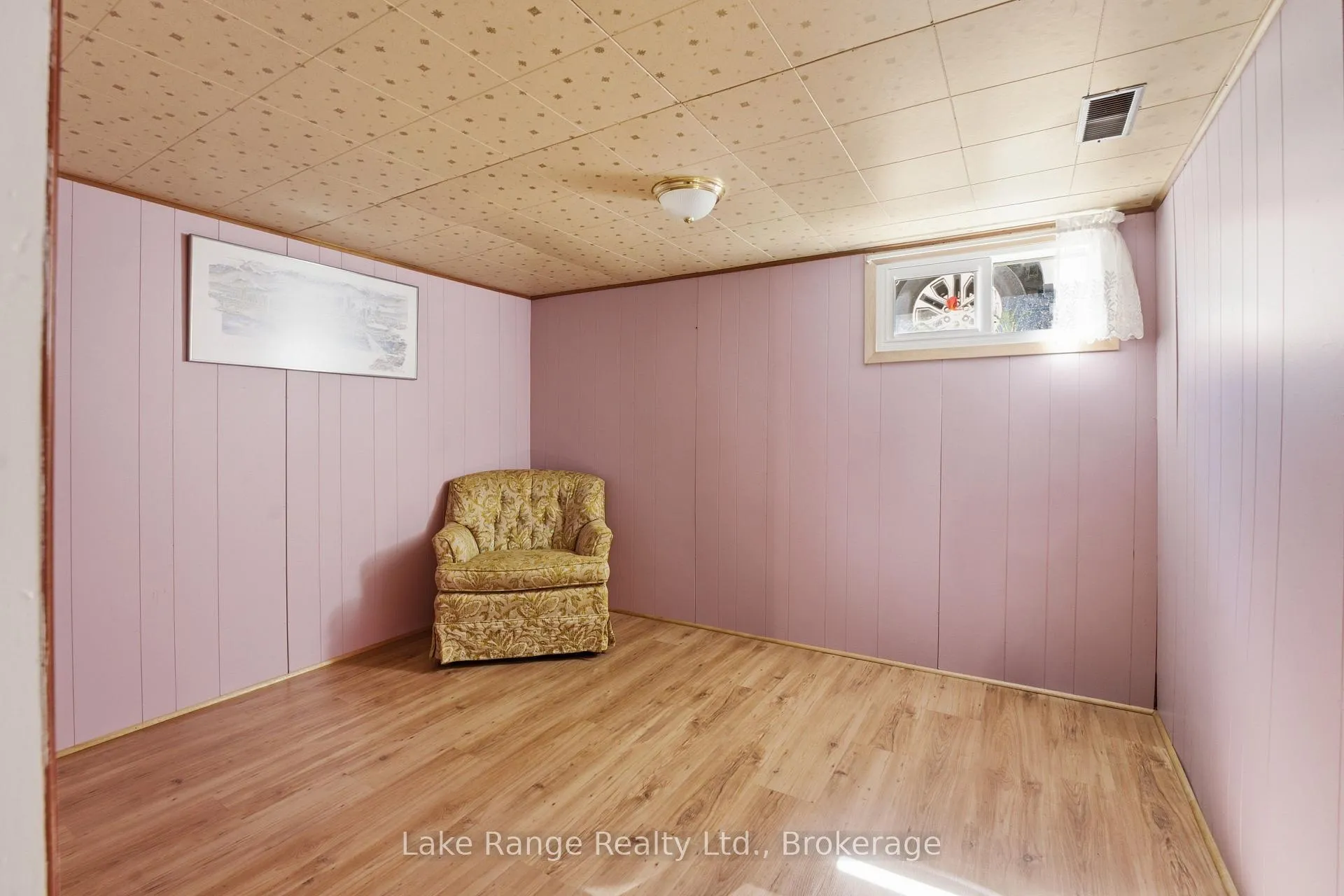Photo 12 of 524 Gough Street, Huron-Kinloss, Lucknow — HOMEH