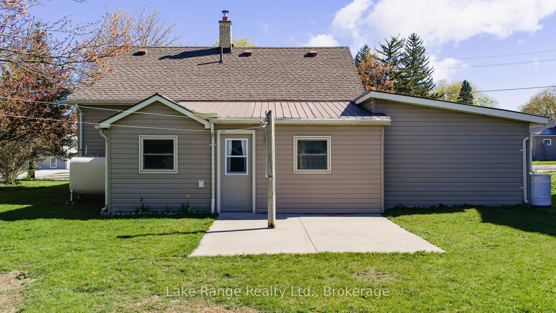 Photo 17 of 524 Gough Street, Huron-Kinloss, Lucknow — HOMEH