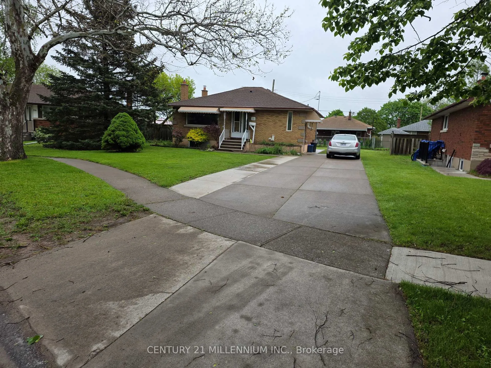 Front of Unit Bsmt, 32 Stewart Avenue