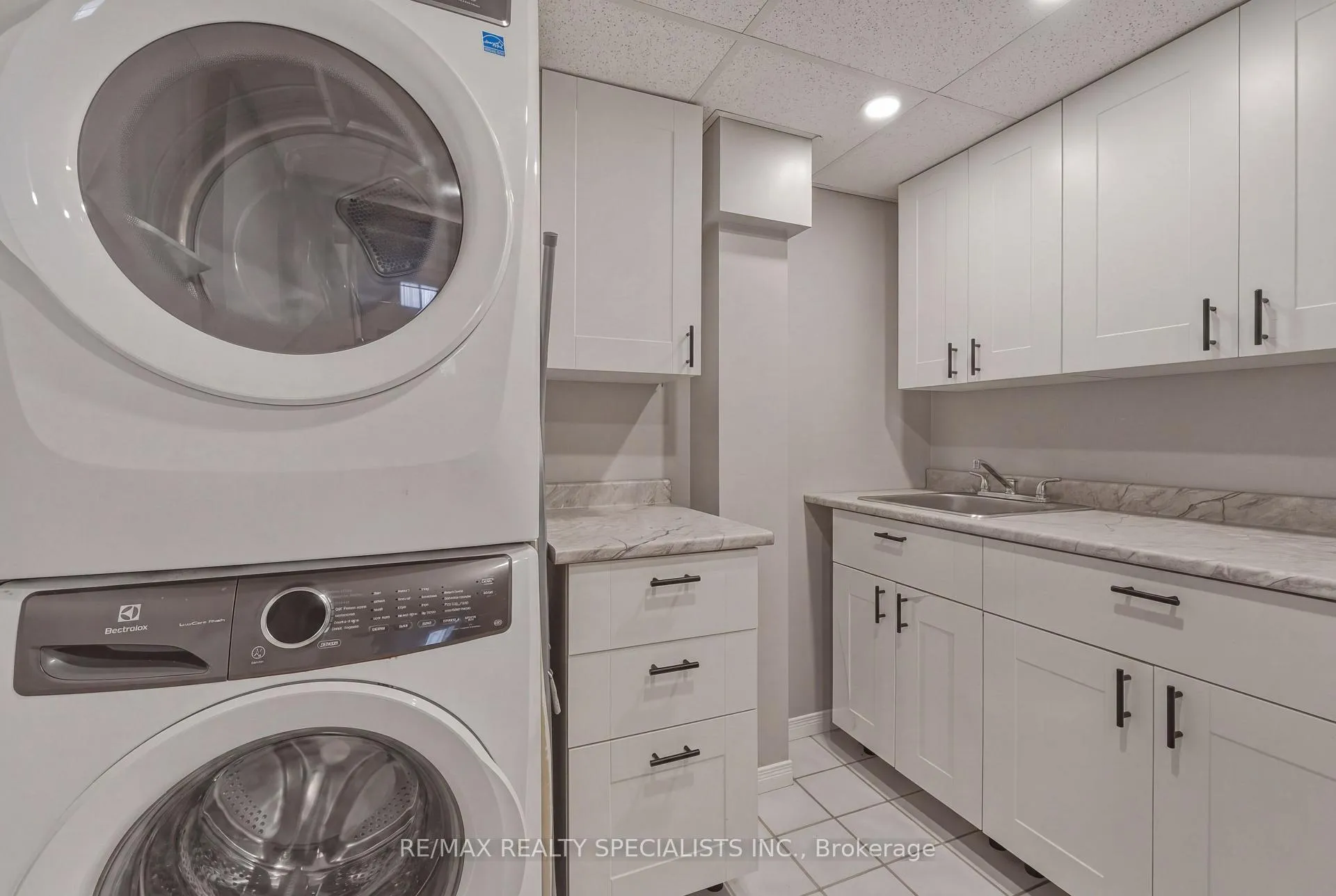 Photo 36 of 817 Syer Drive, Milton, Timberlea — HOMEH