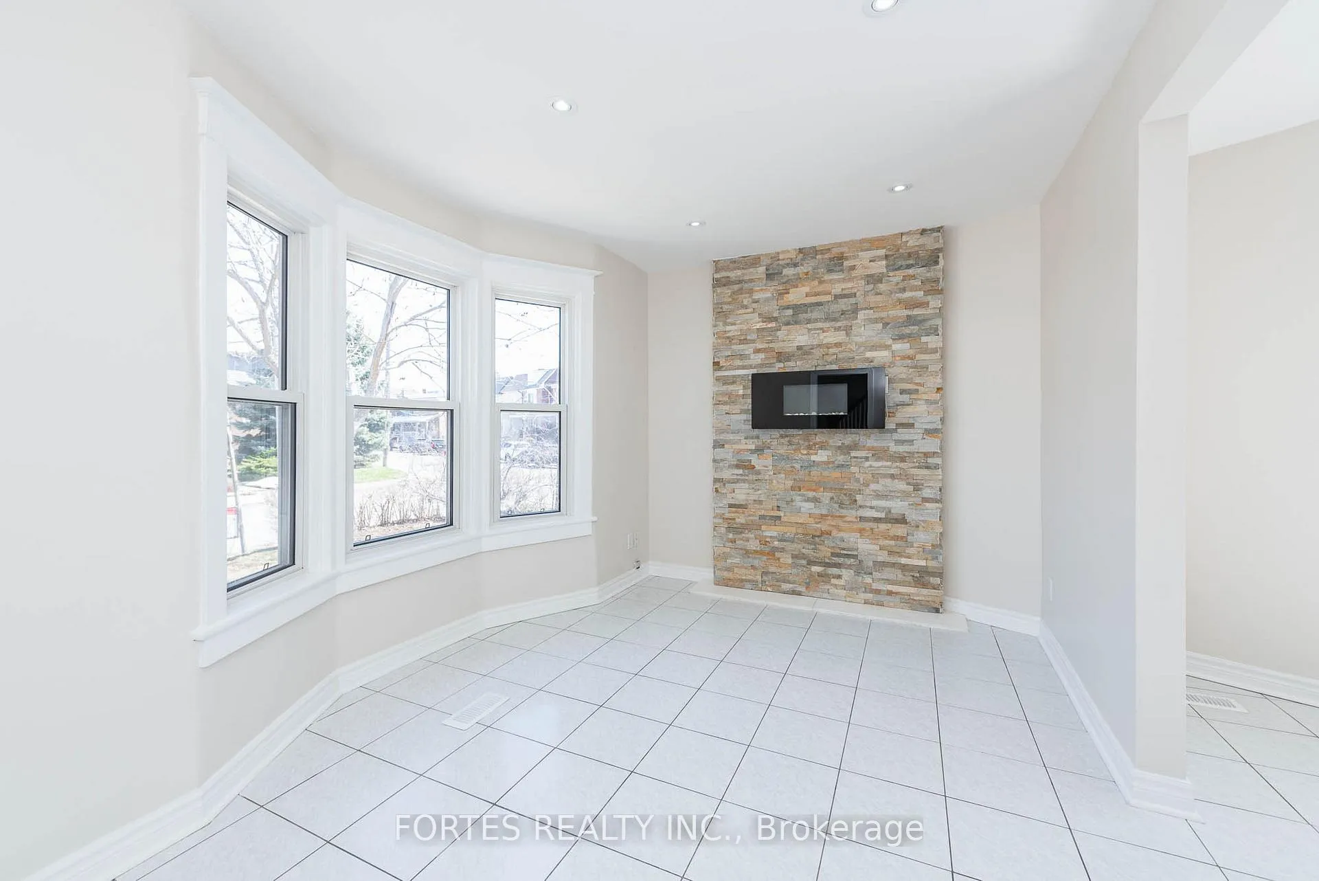 Photo 4 of 8 Spring Grove Avenue, Toronto, Weston-Pellam Park — HOMEH