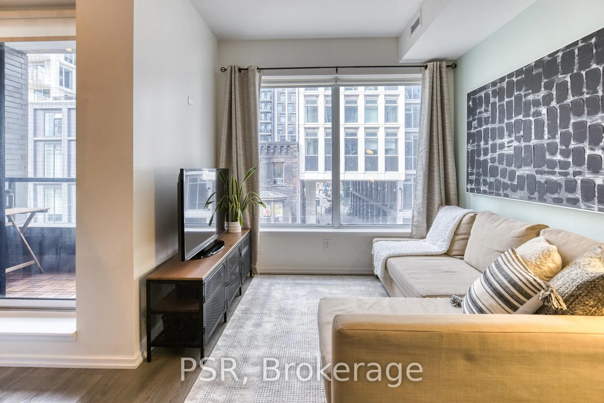 Photo 6 of 783 Bathurst Street, Toronto, University — HOMEH