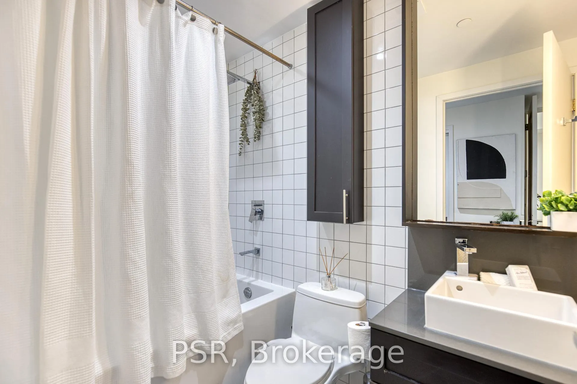 Photo 19 of 783 Bathurst Street, Toronto, University — HOMEH