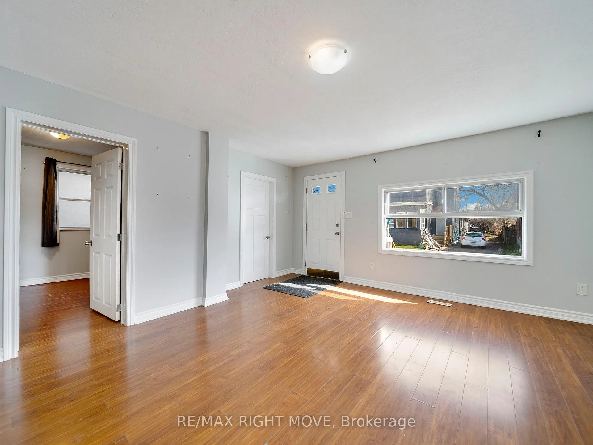 Photo 6 of 33 Albert Street S, Orillia — HOMEH
