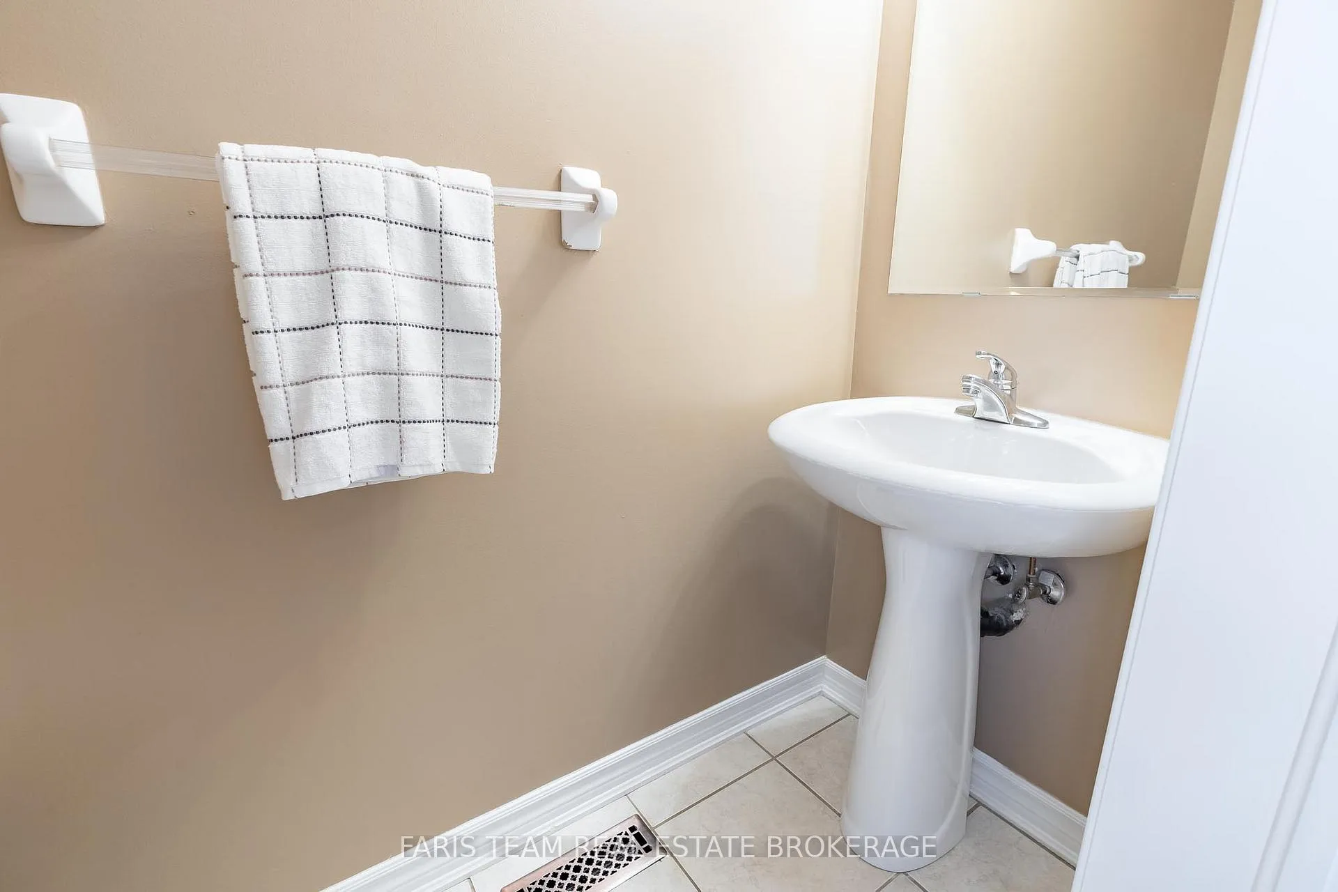Photo 19 of 164 John W Taylor Avenue, New Tecumseth, Alliston — HOMEH
