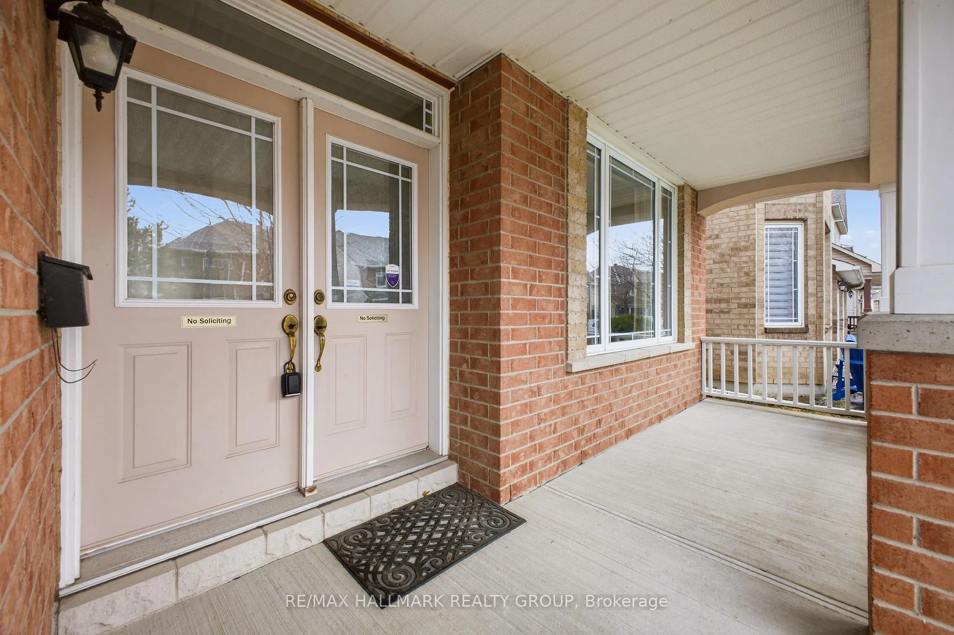 Photo 3 of 747 Larcastle Circle, Ottawa, Avalon East — HOMEH