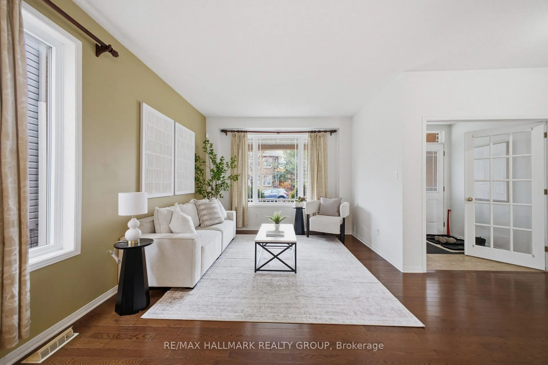 Photo 4 of 747 Larcastle Circle, Ottawa, Avalon East — HOMEH