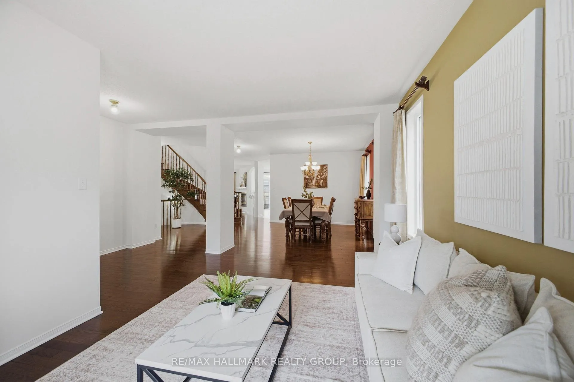 Photo 6 of 747 Larcastle Circle, Ottawa, Avalon East — HOMEH