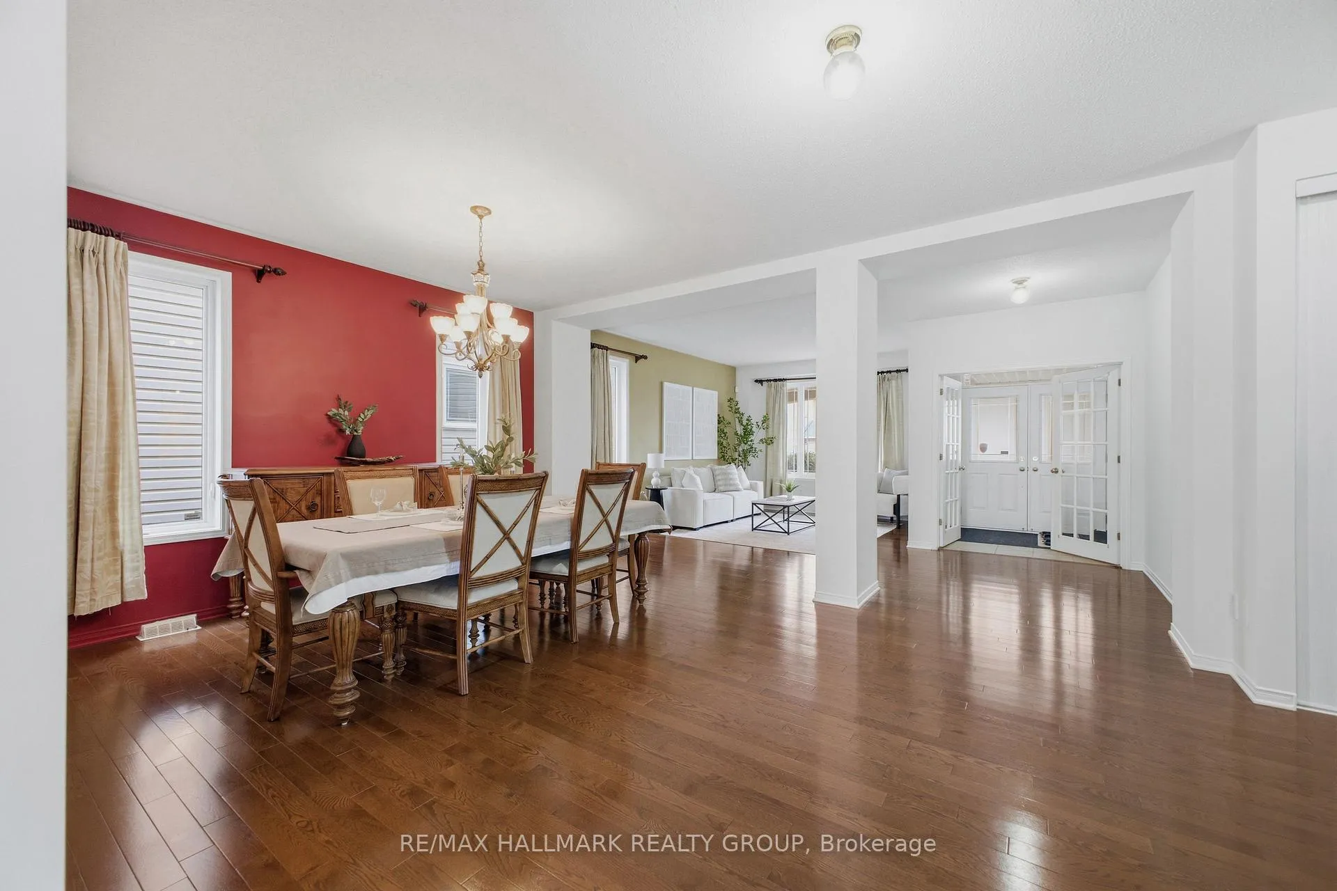 Photo 10 of 747 Larcastle Circle, Ottawa, Avalon East — HOMEH