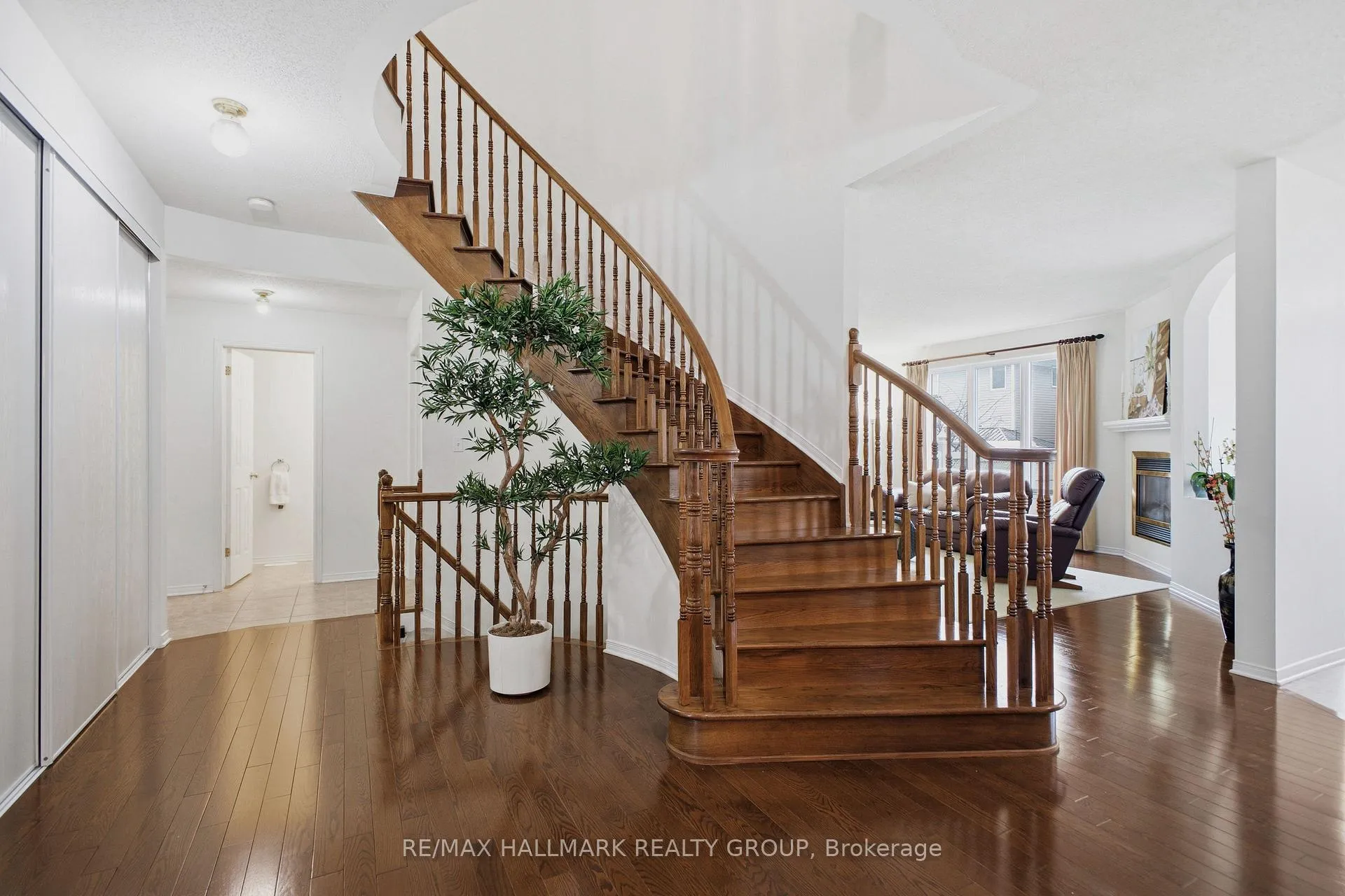 Photo 11 of 747 Larcastle Circle, Ottawa, Avalon East — HOMEH