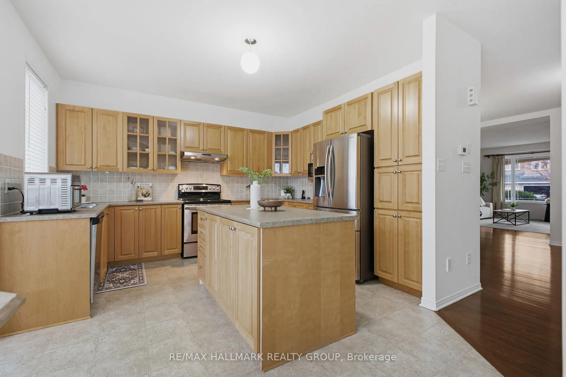 Photo 14 of 747 Larcastle Circle, Ottawa, Avalon East — HOMEH