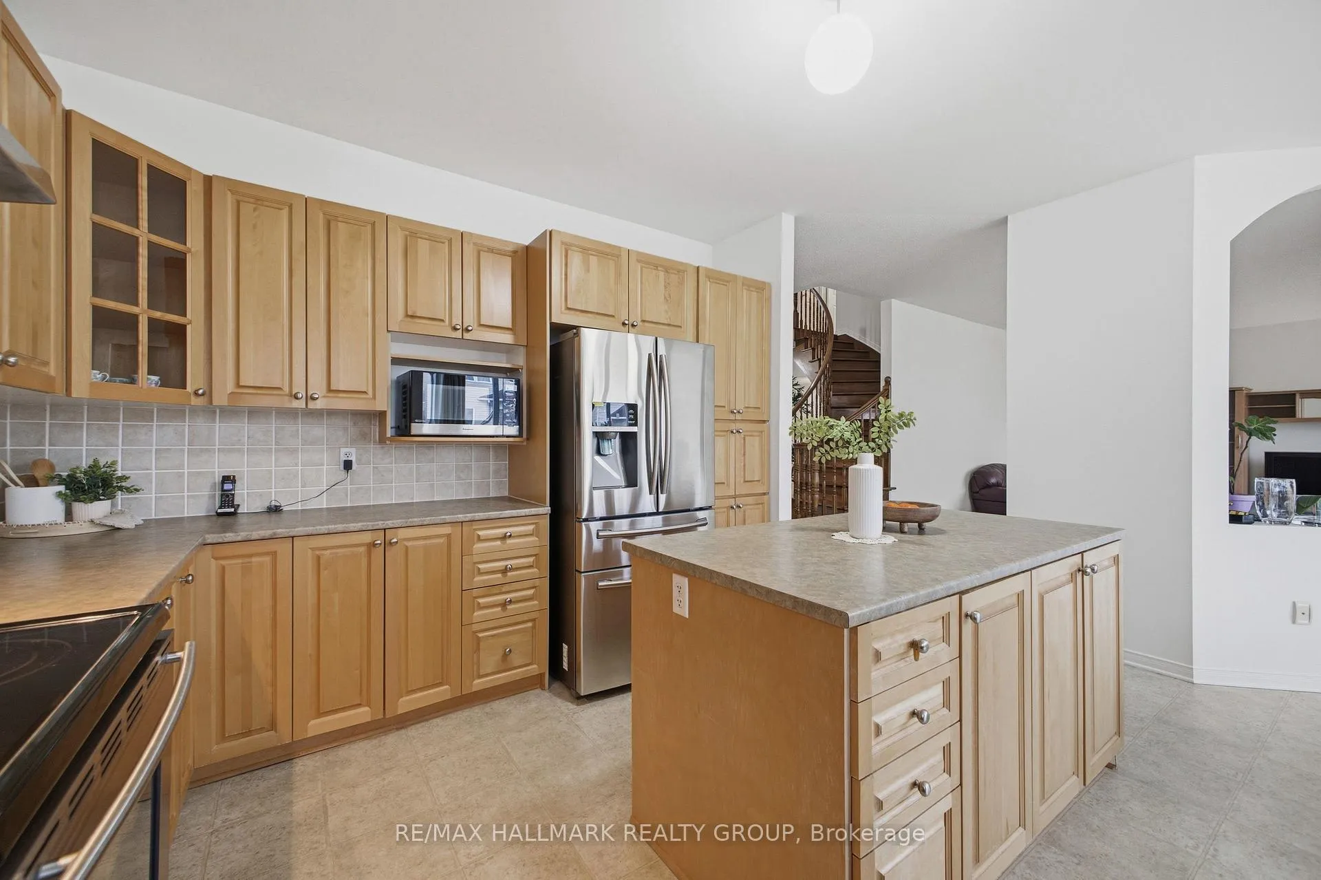 Photo 16 of 747 Larcastle Circle, Ottawa, Avalon East — HOMEH
