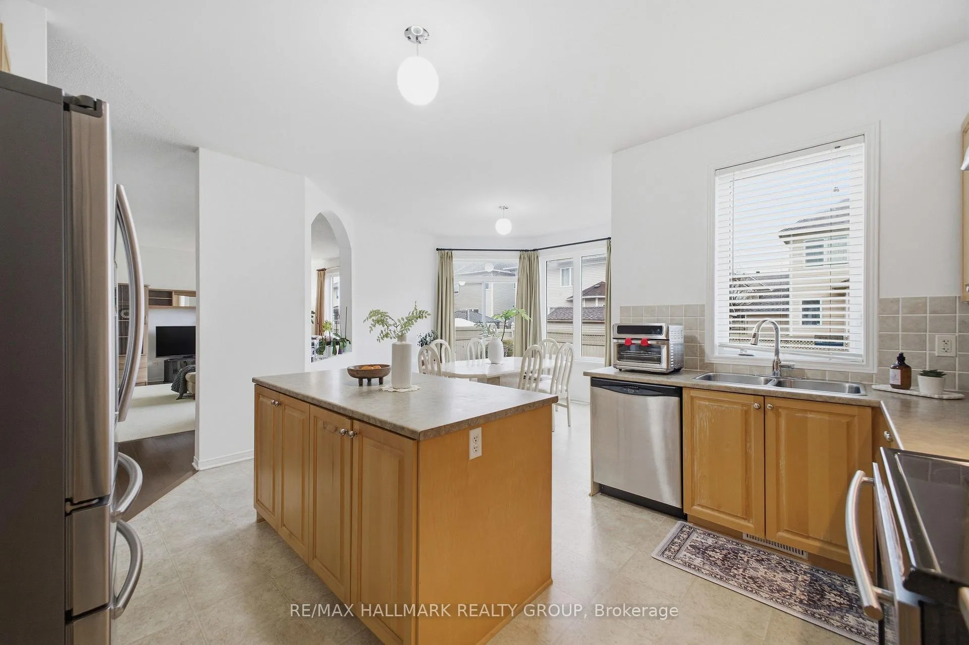 Photo 18 of 747 Larcastle Circle, Ottawa, Avalon East — HOMEH