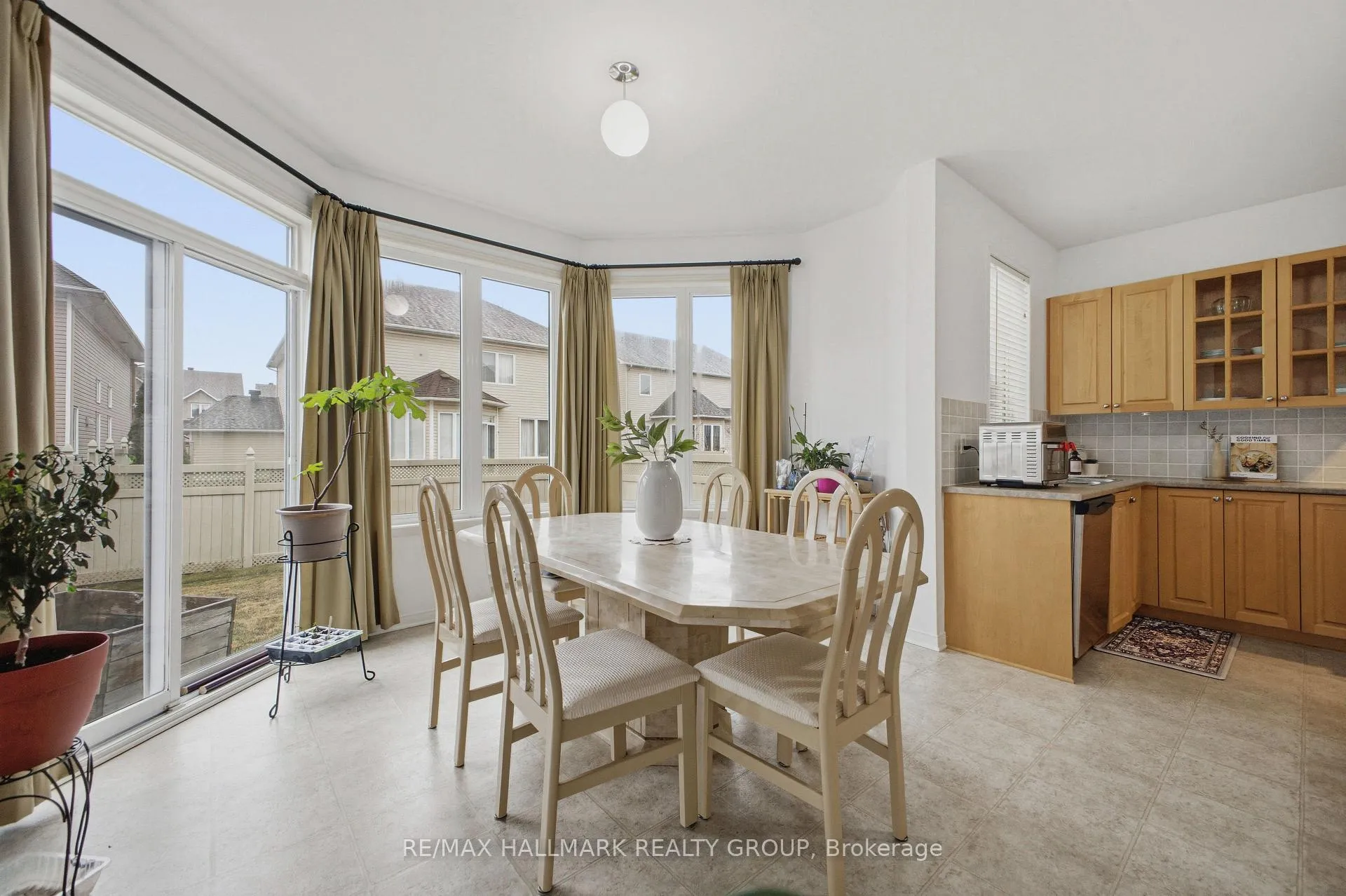 Photo 19 of 747 Larcastle Circle, Ottawa, Avalon East — HOMEH