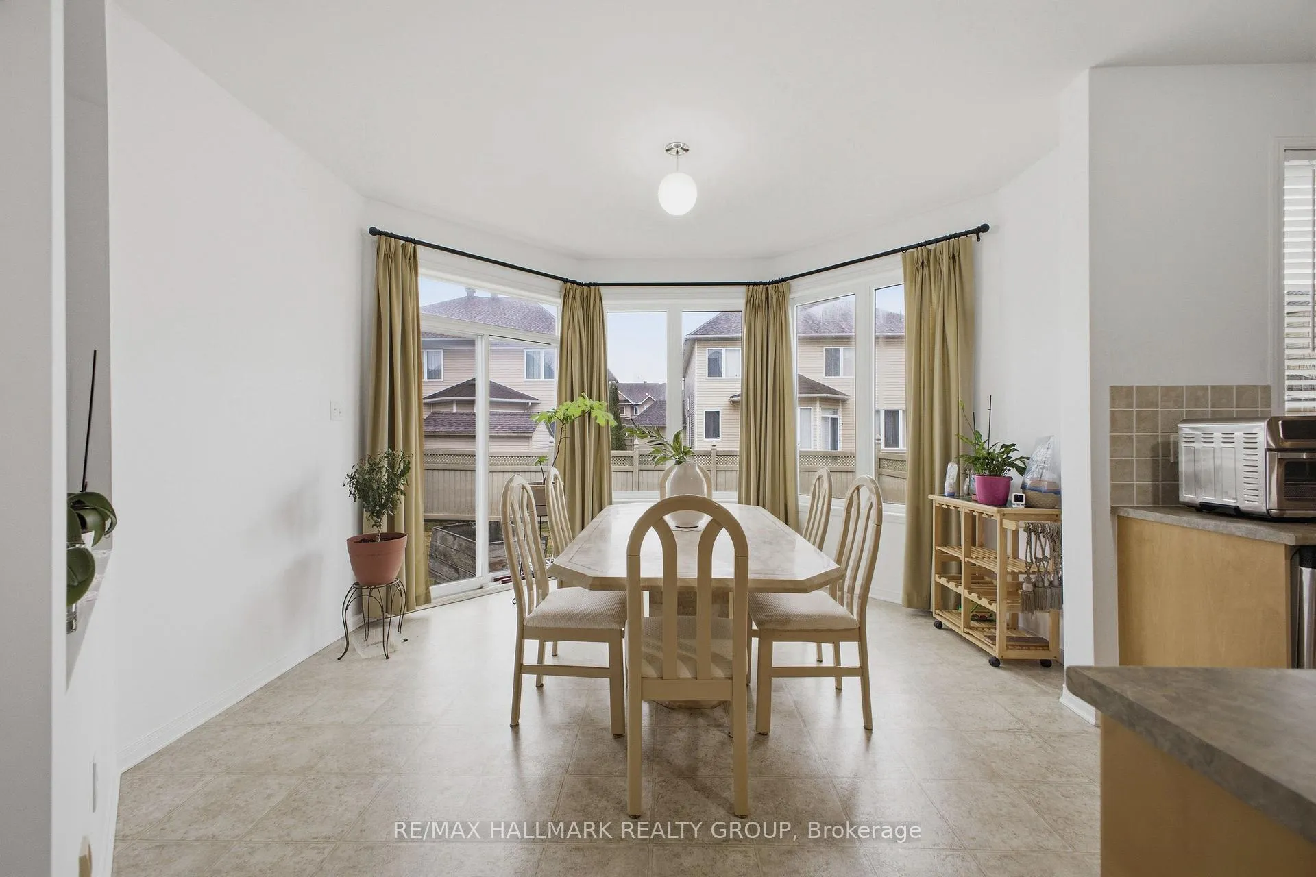 Photo 20 of 747 Larcastle Circle, Ottawa, Avalon East — HOMEH