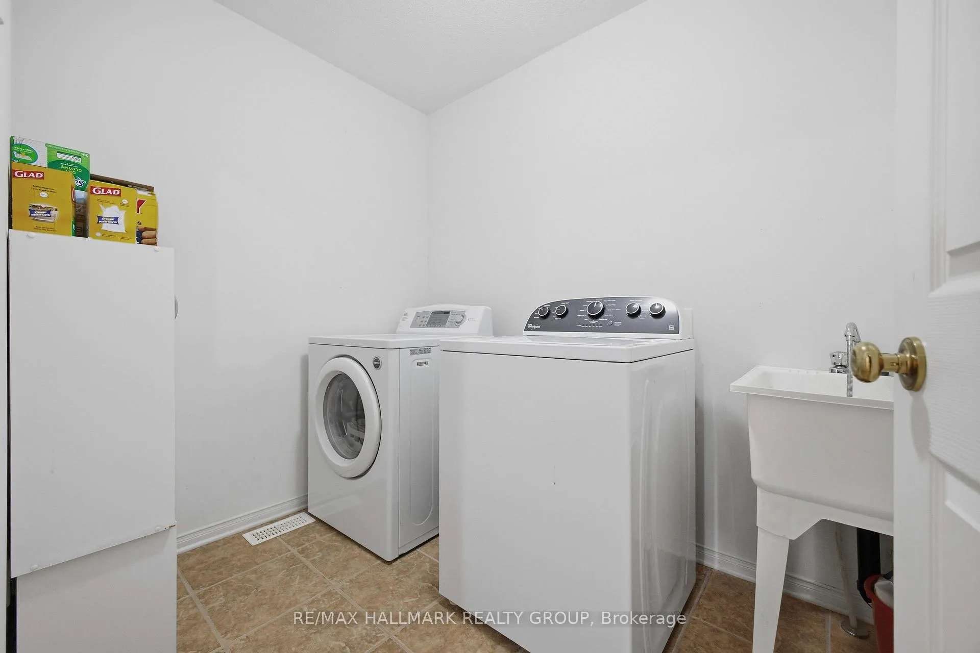 Photo 25 of 747 Larcastle Circle, Ottawa, Avalon East — HOMEH