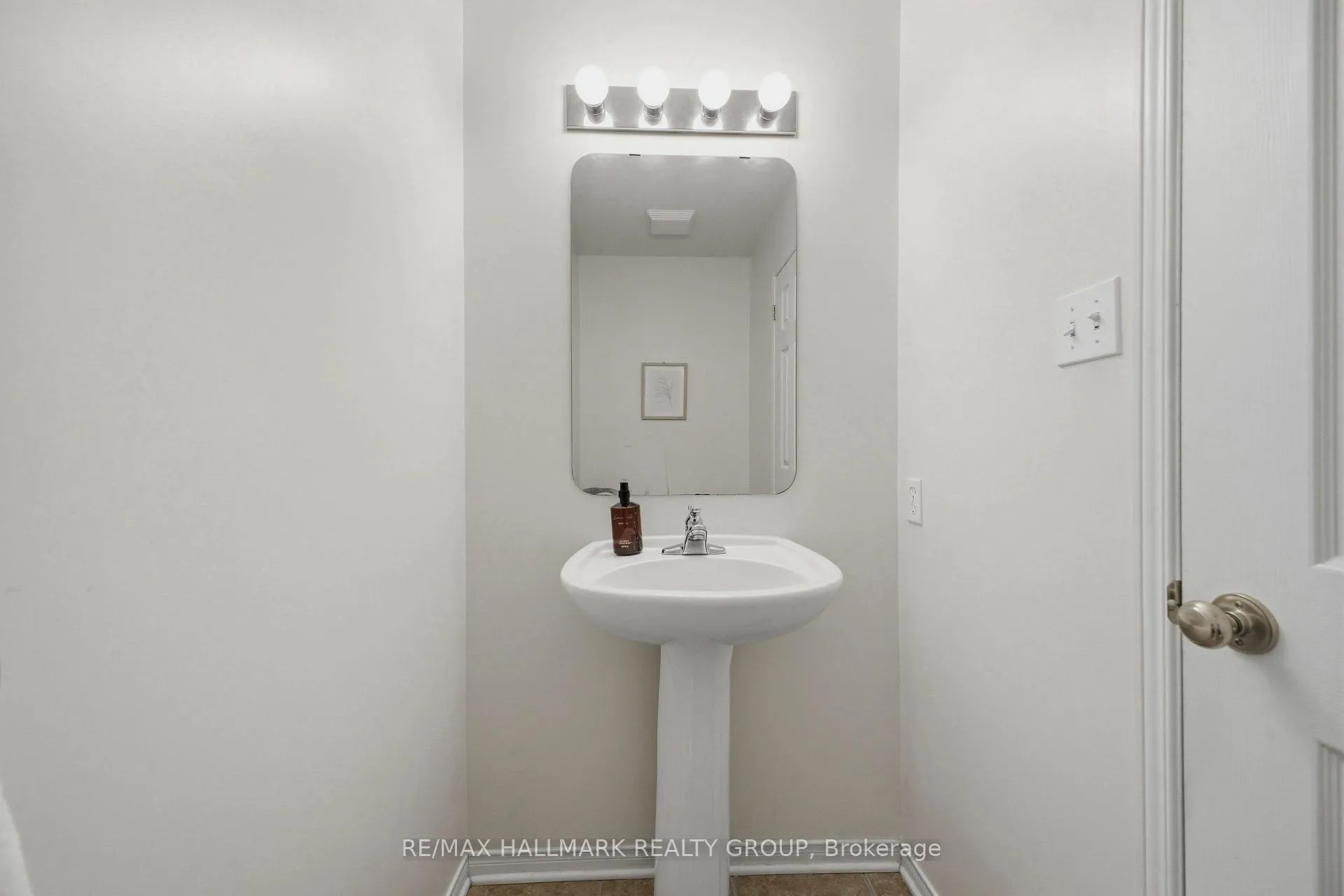 Photo 26 of 747 Larcastle Circle, Ottawa, Avalon East — HOMEH