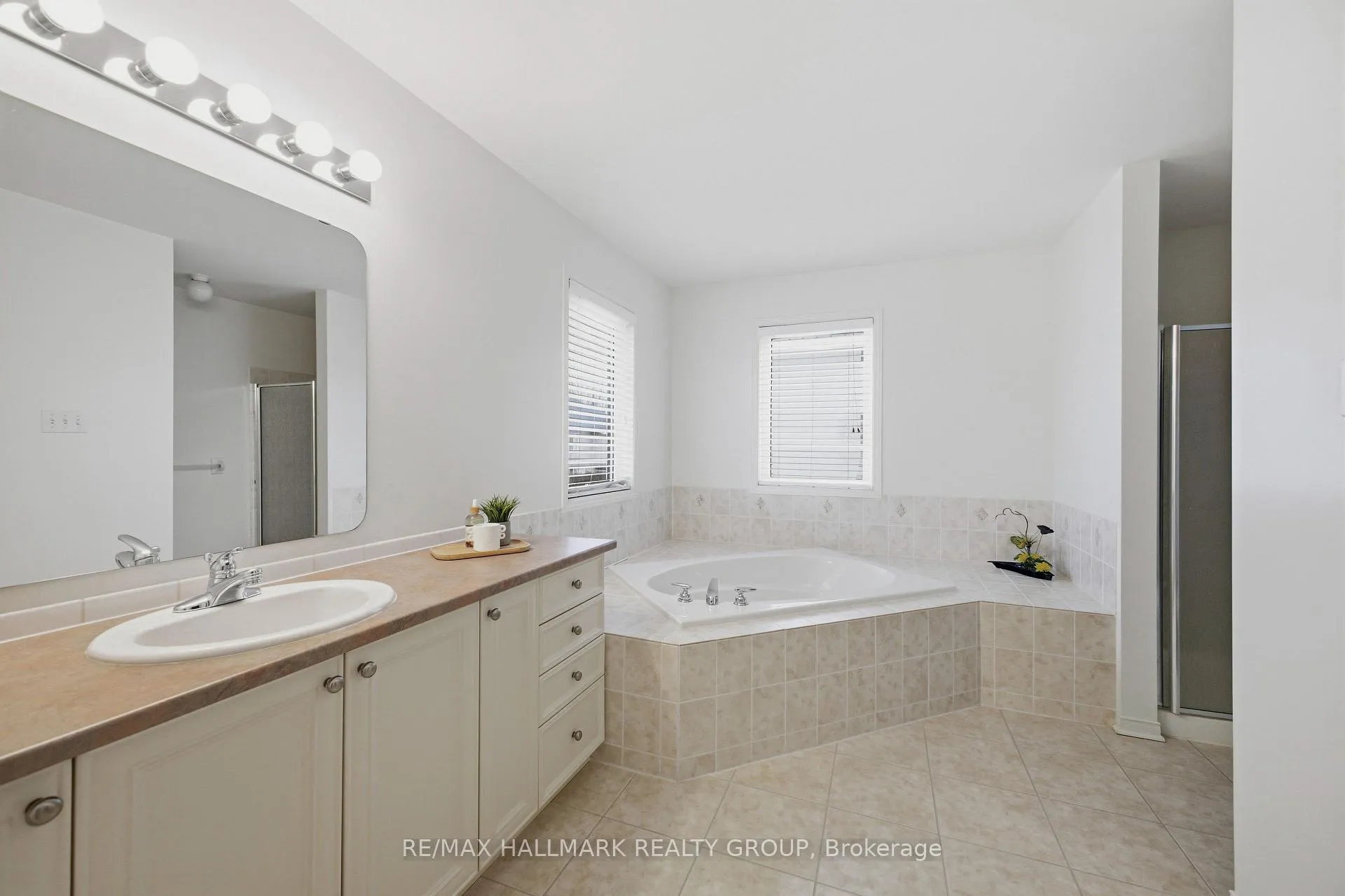 Photo 31 of 747 Larcastle Circle, Ottawa, Avalon East — HOMEH