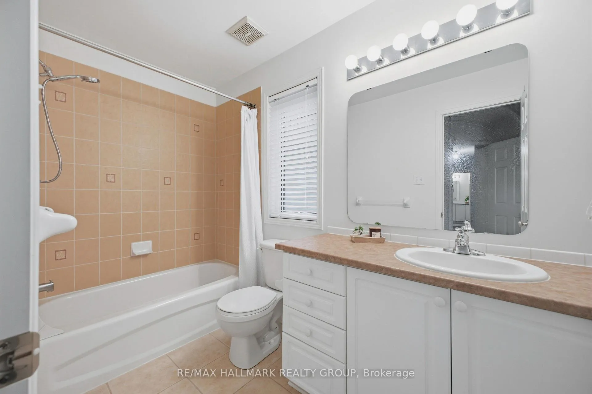 Photo 36 of 747 Larcastle Circle, Ottawa, Avalon East — HOMEH