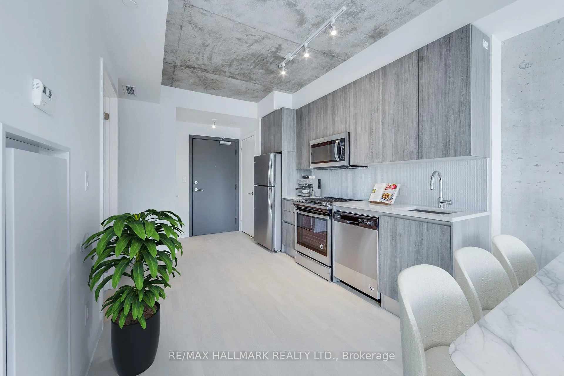 Photo 4 of Unit 419, 246 Logan Avenue, Toronto, South Riverdale — HOMEH