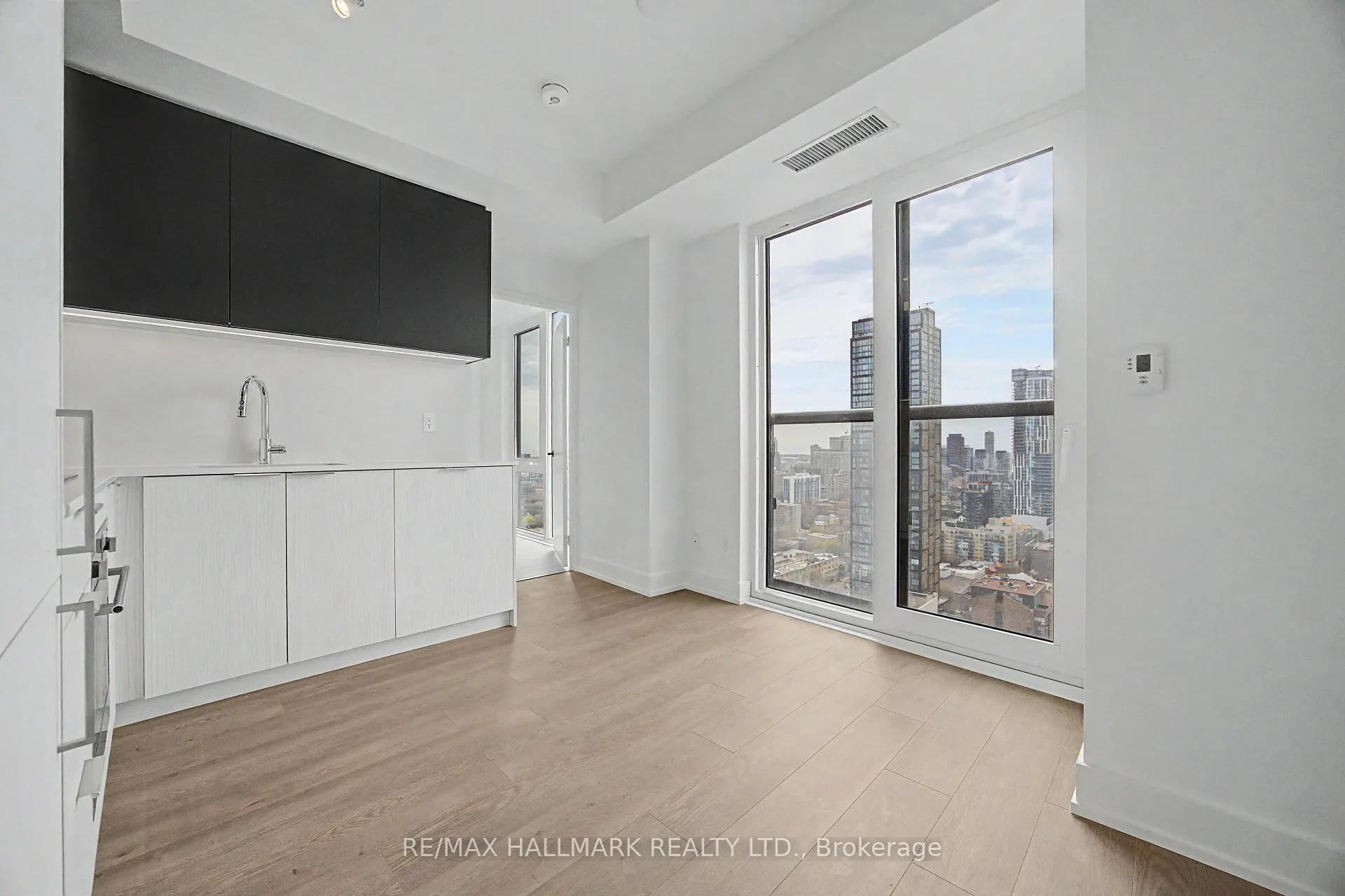 Photo 4 of Unit 2801, 308 Jarvis Street, Toronto, Church-Yonge Corridor — HOMEH