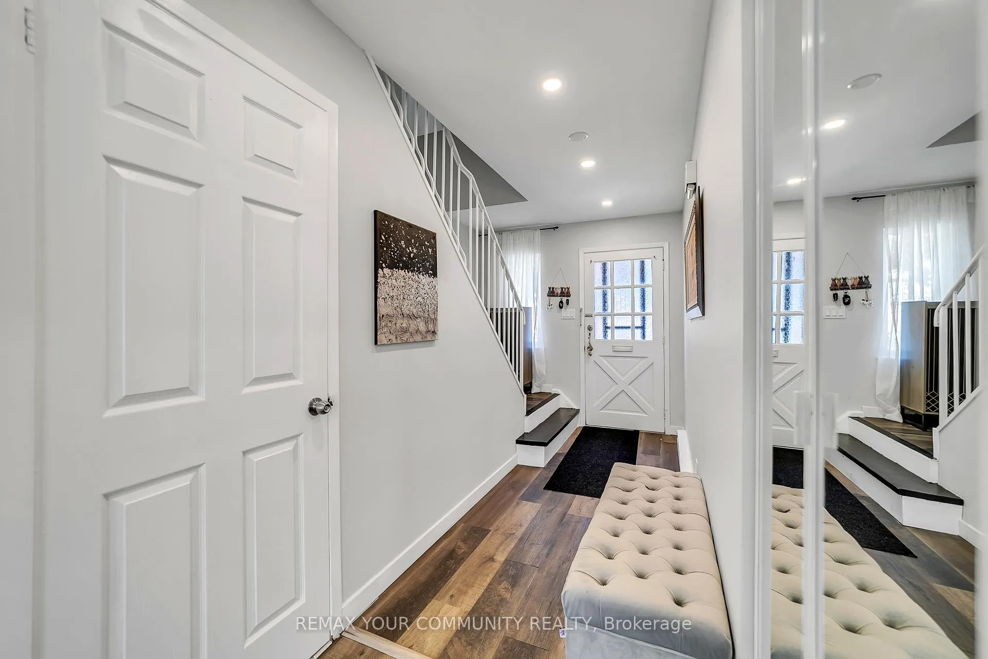 Photo 3 of 23 Bowman Way, Markham, Aileen-Willowbrook — HOMEH
